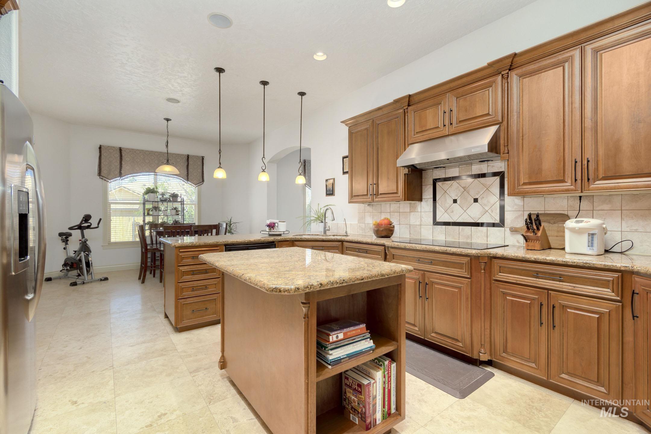 5139 N Brookfield Pl, Boise, Idaho 83713, 5 Bedrooms, 3.5 Bathrooms, Residential For Sale, Price $949,900,MLS 98979400