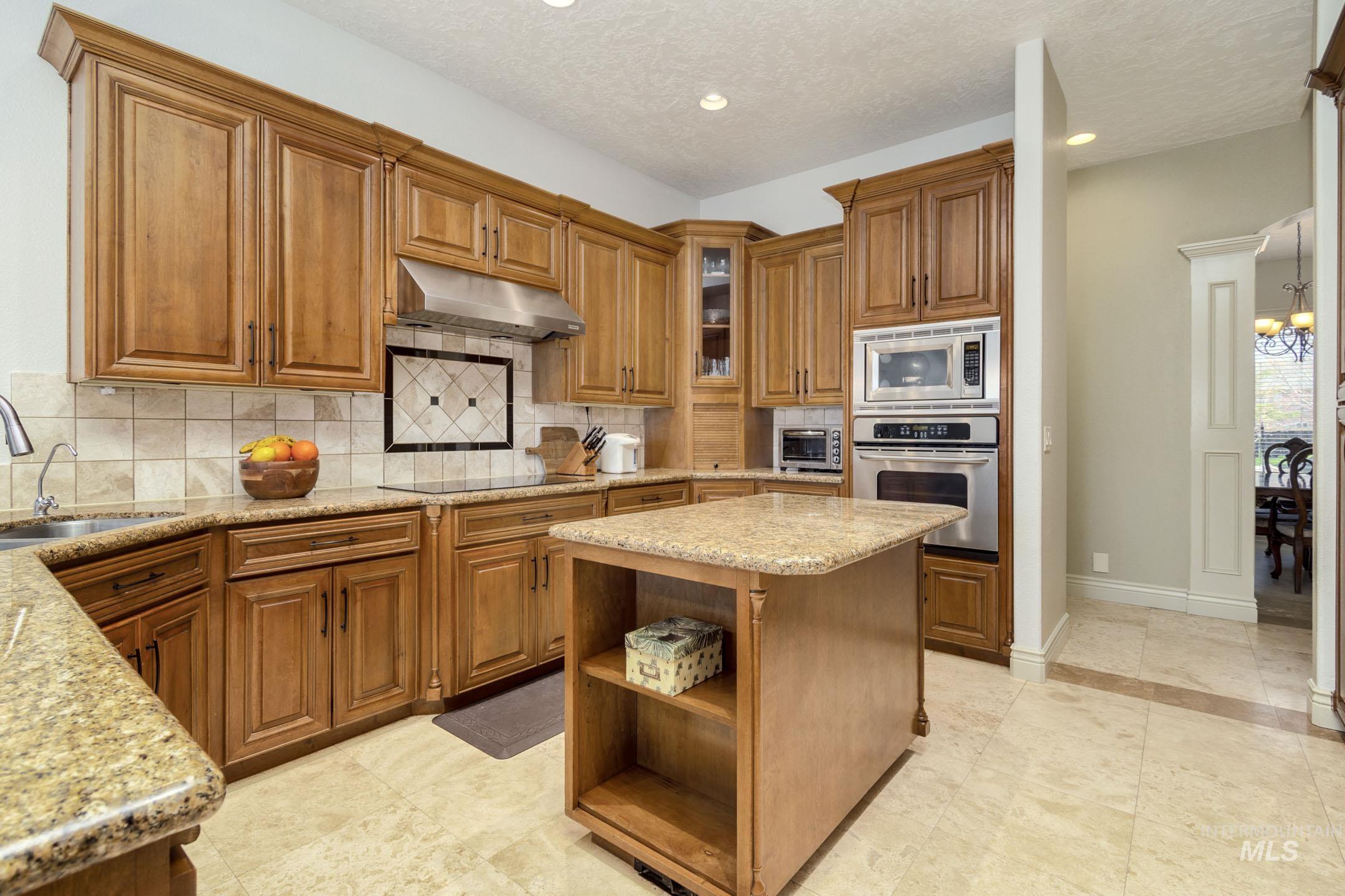 5139 N Brookfield Pl, Boise, Idaho 83713, 5 Bedrooms, 3.5 Bathrooms, Residential For Sale, Price $949,900,MLS 98979400
