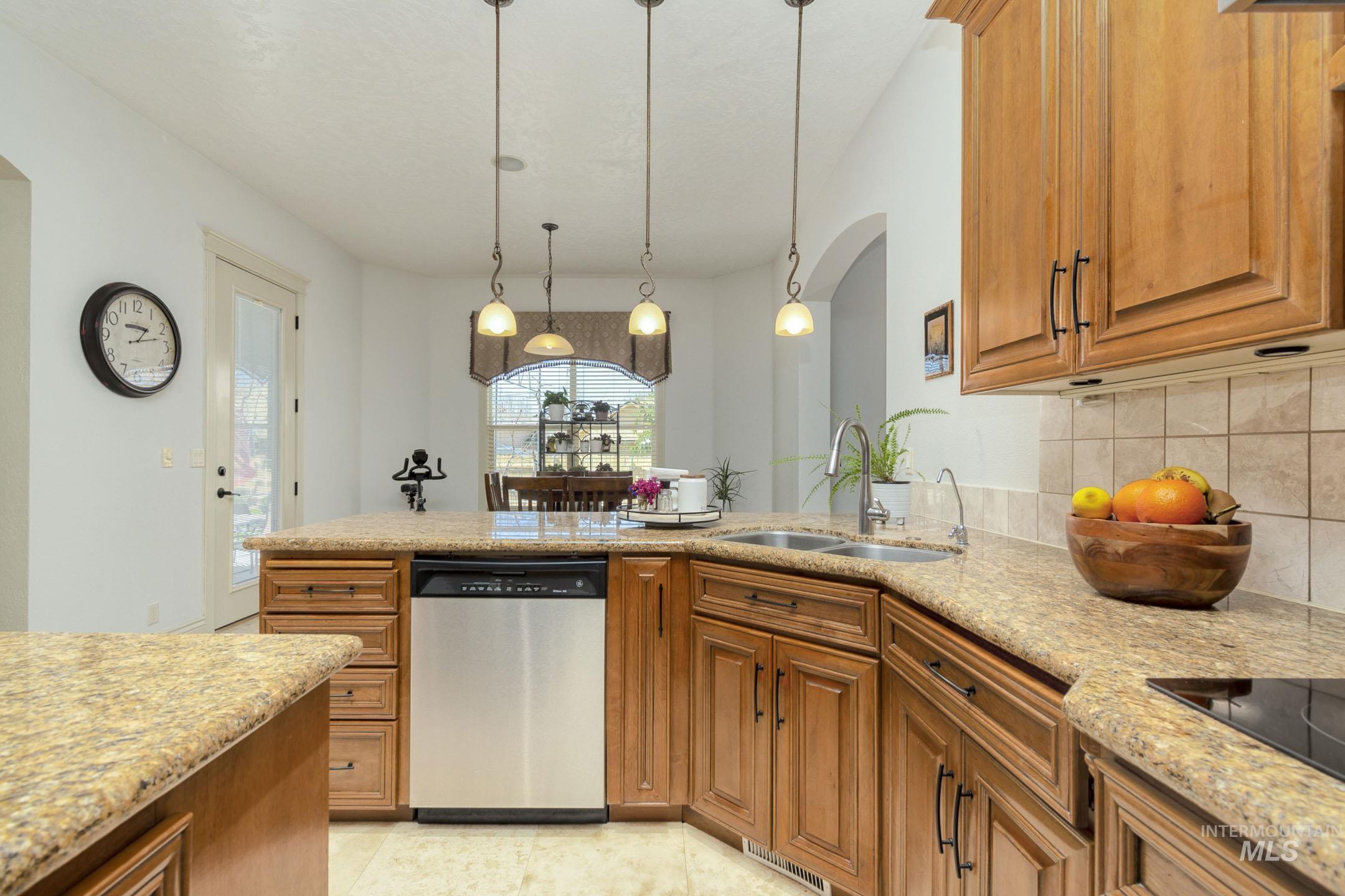 5139 N Brookfield Pl, Boise, Idaho 83713, 5 Bedrooms, 3.5 Bathrooms, Residential For Sale, Price $949,900,MLS 98979400