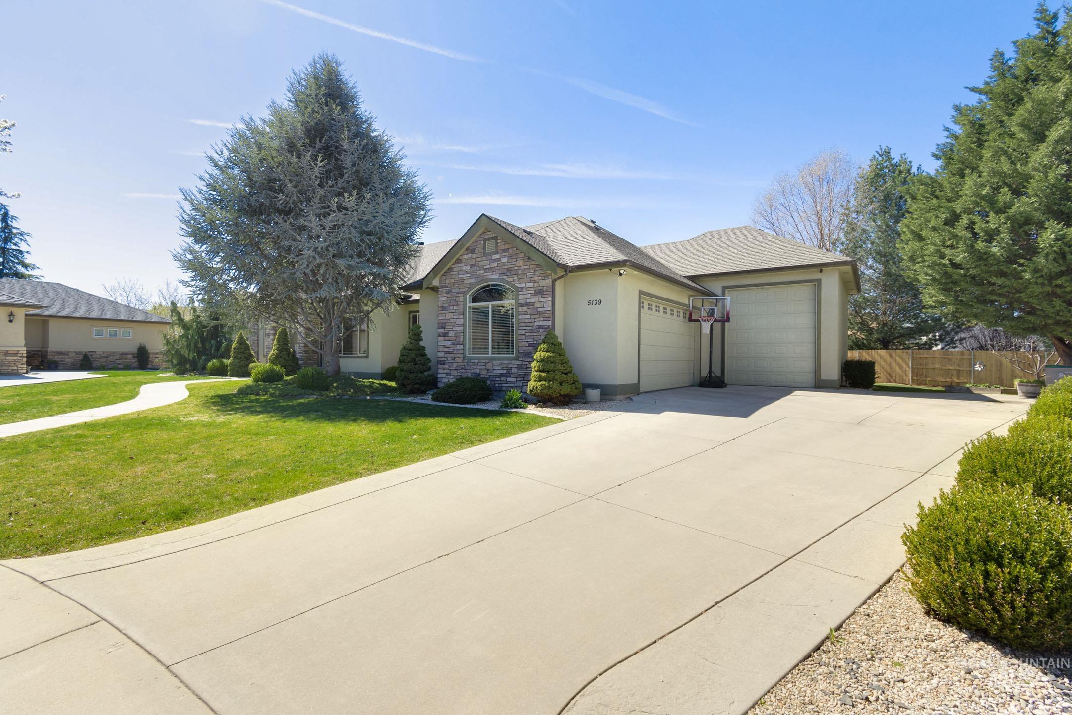 5139 N Brookfield Pl, Boise, Idaho 83713, 5 Bedrooms, 3.5 Bathrooms, Residential For Sale, Price $949,900,MLS 98979400