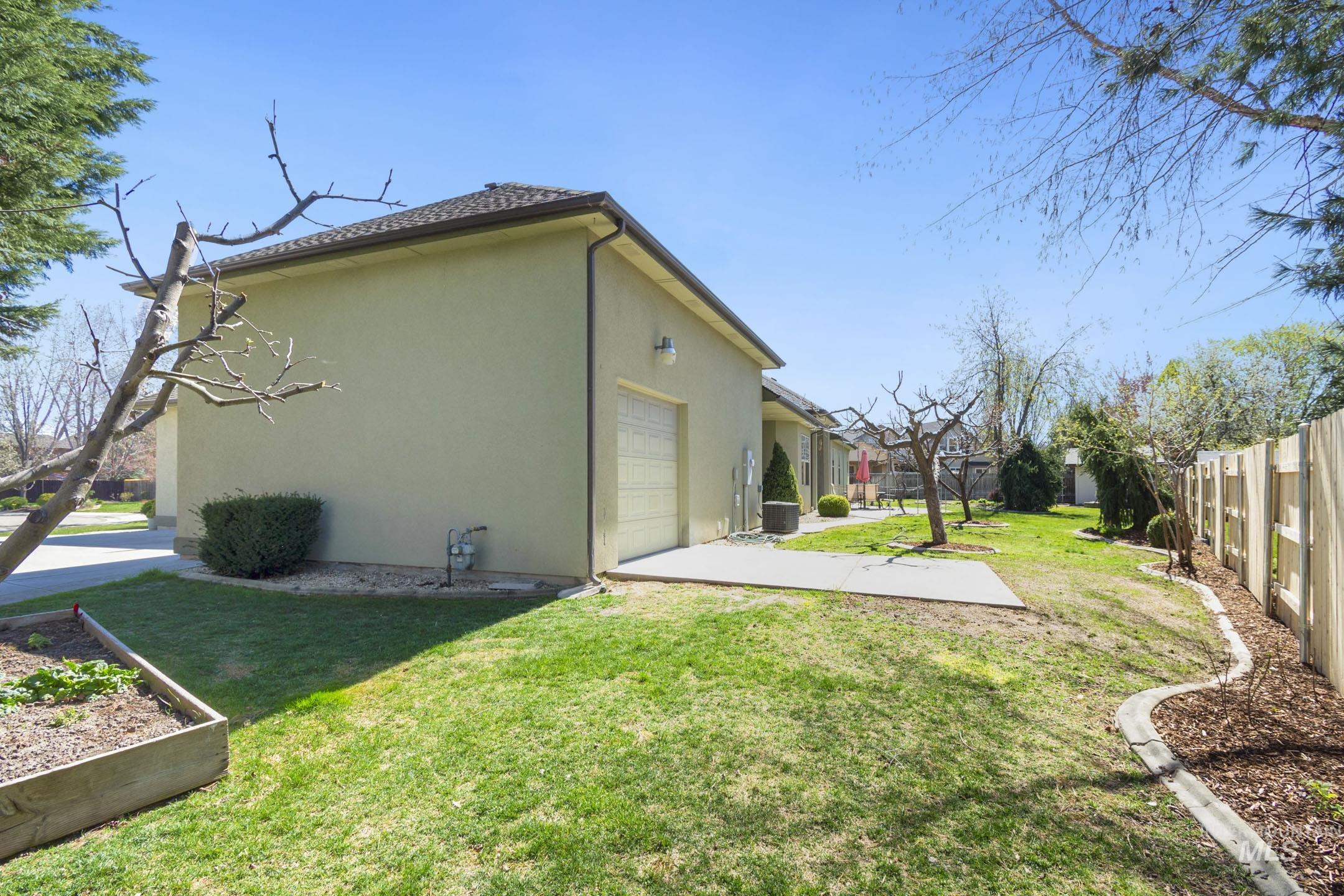 5139 N Brookfield Pl, Boise, Idaho 83713, 5 Bedrooms, 3.5 Bathrooms, Residential For Sale, Price $949,900,MLS 98979400