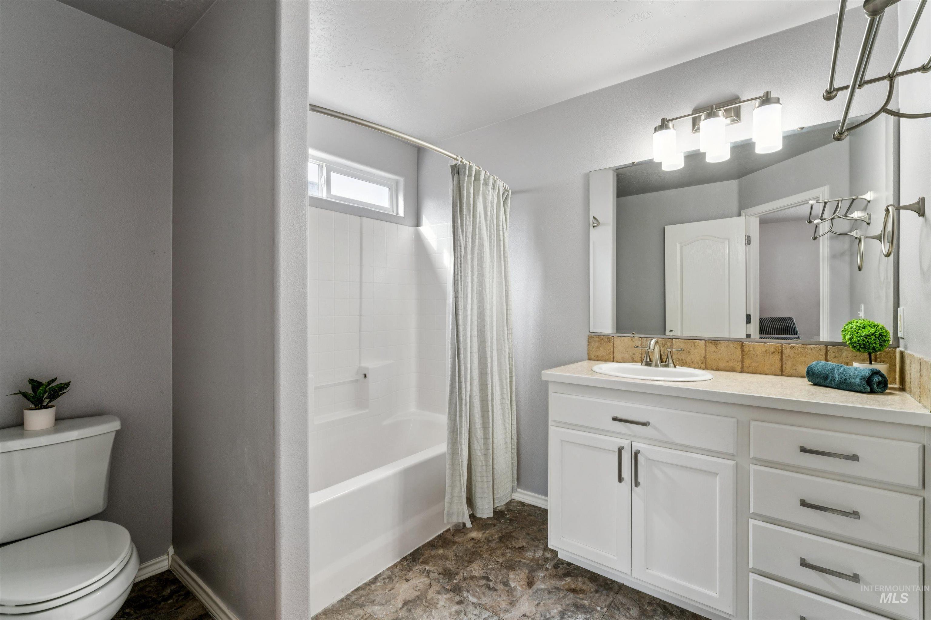 3400 S Wood River Ave., Nampa, Idaho 83686, 3 Bedrooms, 2 Bathrooms, Residential For Sale, Price $369,000,MLS 98979402