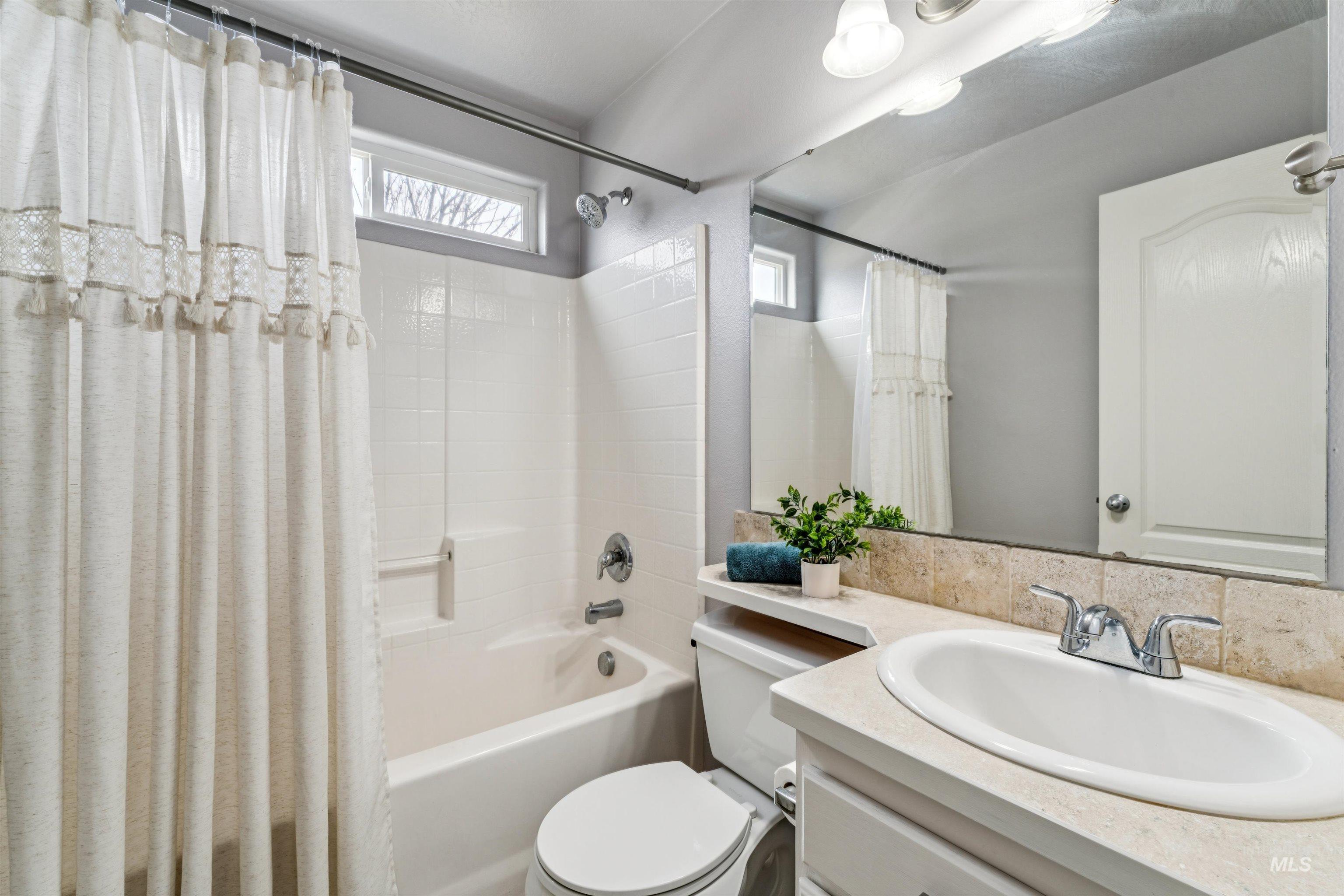 3400 S Wood River Ave., Nampa, Idaho 83686, 3 Bedrooms, 2 Bathrooms, Residential For Sale, Price $369,000,MLS 98979402