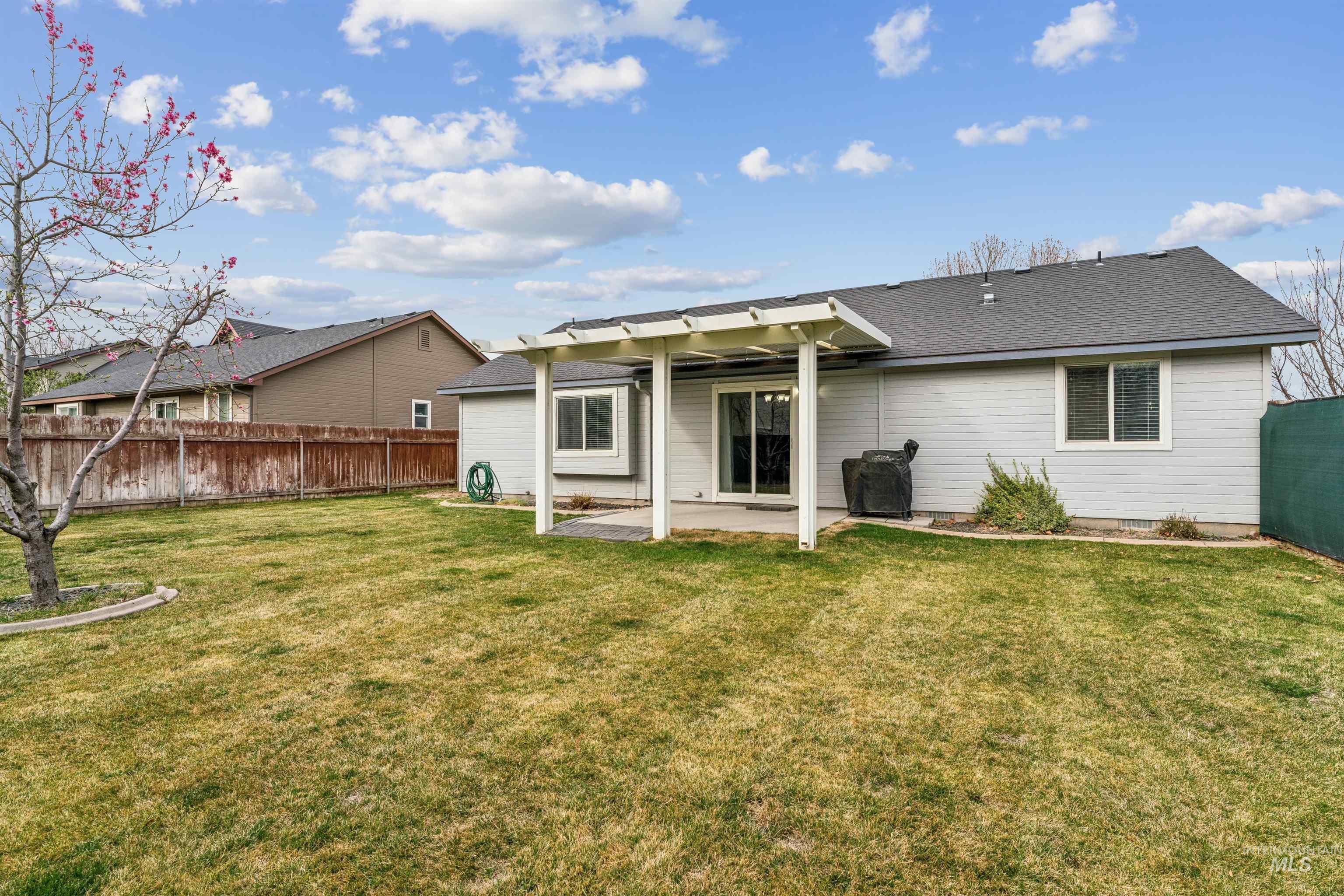 3400 S Wood River Ave., Nampa, Idaho 83686, 3 Bedrooms, 2 Bathrooms, Residential For Sale, Price $369,000,MLS 98979402