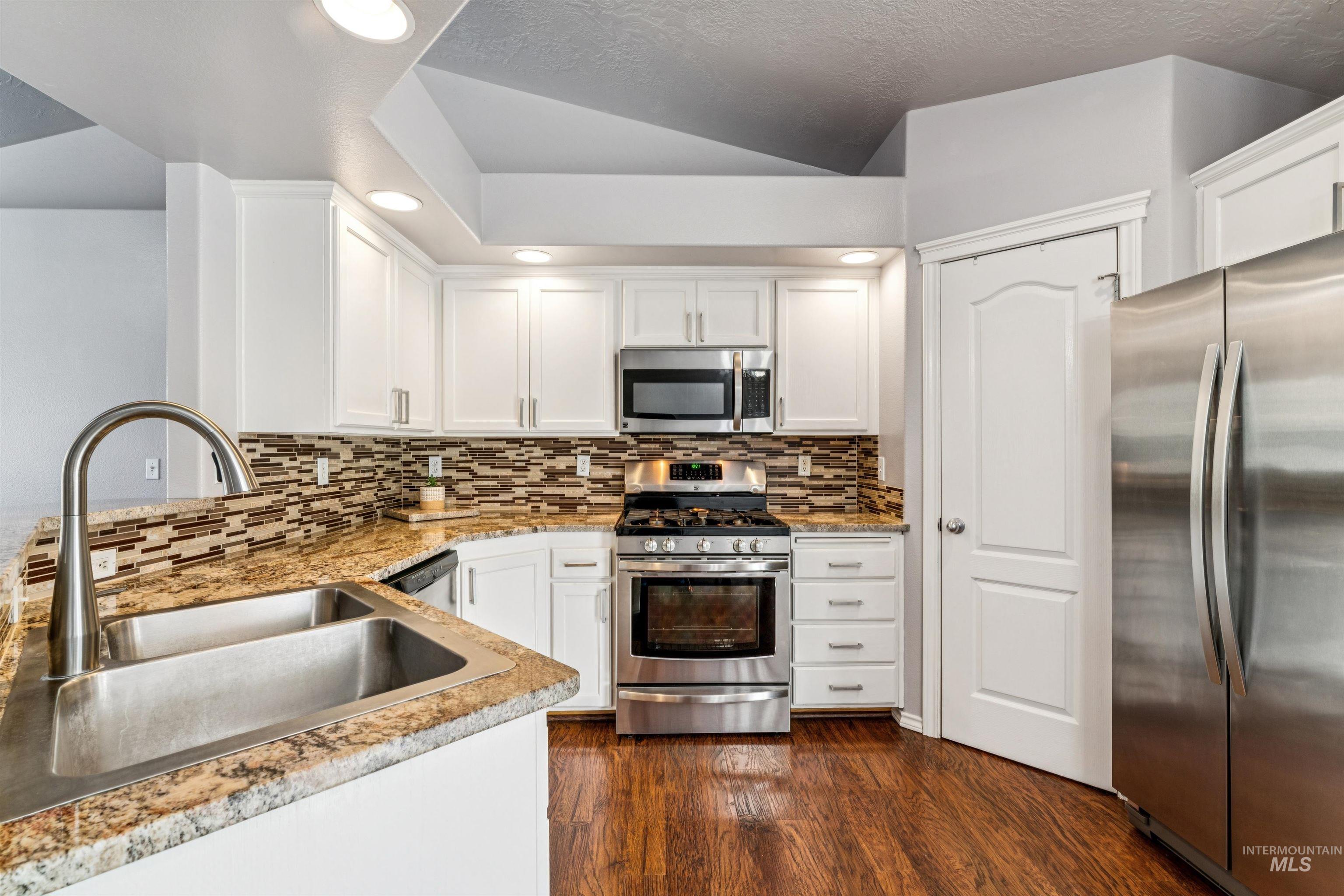 3400 S Wood River Ave., Nampa, Idaho 83686, 3 Bedrooms, 2 Bathrooms, Residential For Sale, Price $369,000,MLS 98979402