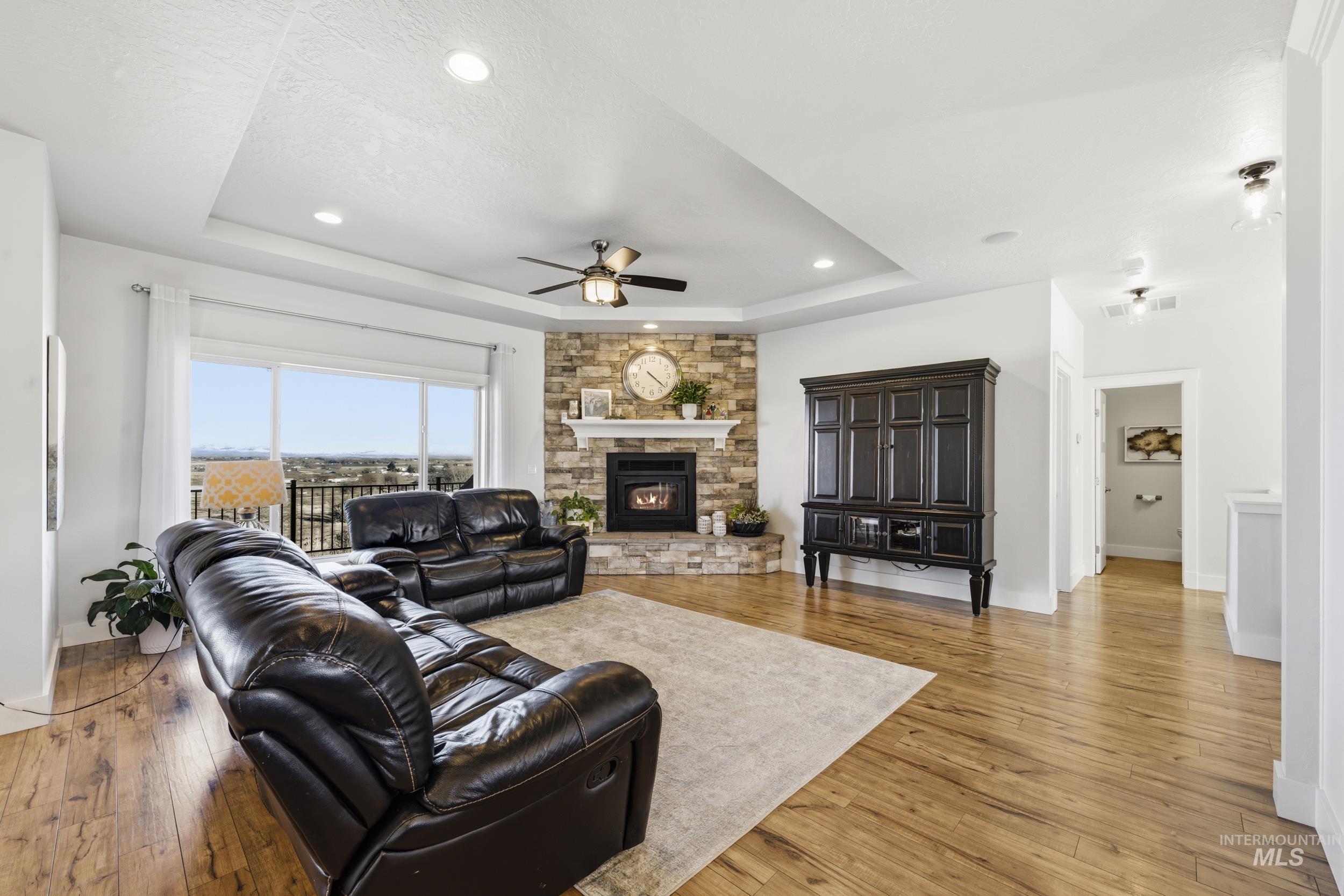 27204 Serenity LN, Caldwell, Idaho 83607, 4 Bedrooms, 2.5 Bathrooms, Residential For Sale, Price $989,000,MLS 98979406