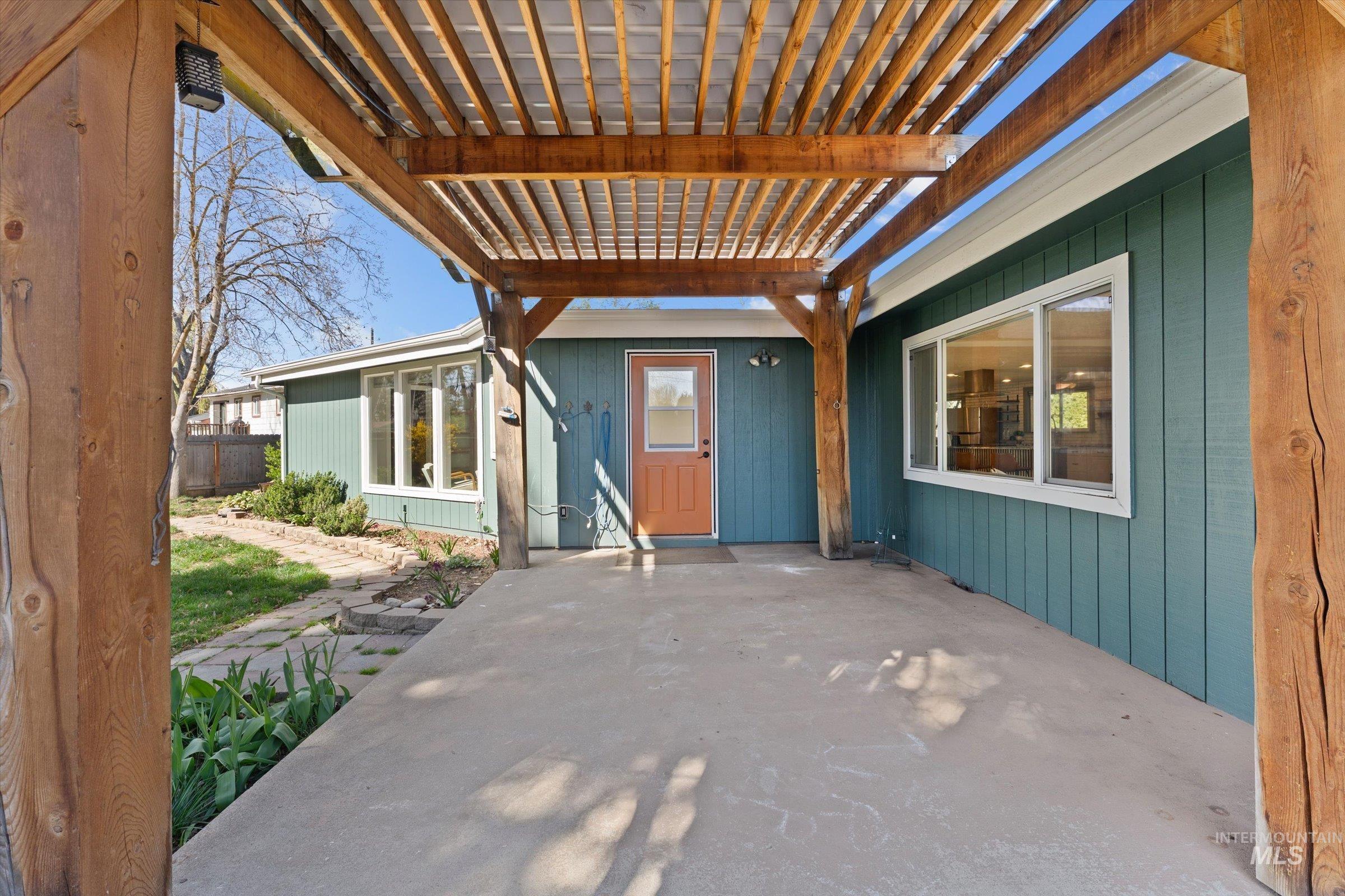 1127 E Boise Avenue, Boise, Idaho 83706, 3 Bedrooms, 2 Bathrooms, Residential For Sale, Price $649,900,MLS 98979407