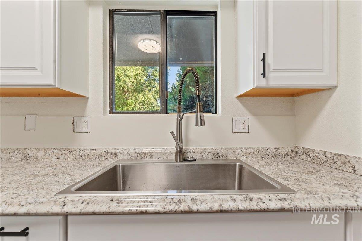 7097 W Colehaven Lane, Boise, Idaho 83704, 2 Bedrooms, 1 Bathroom, Residential For Sale, Price $235,000,MLS 98979412