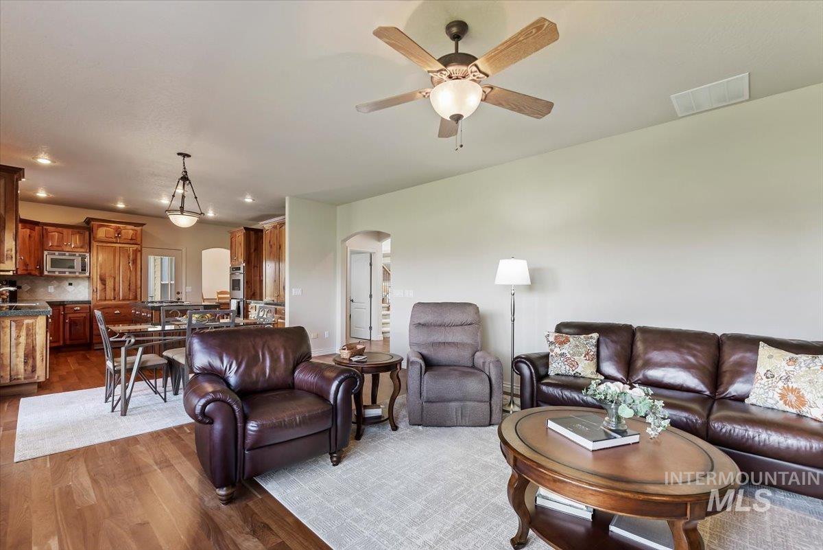 1104 W Colchester Drive, Eagle, Idaho 83616, 4 Bedrooms, 3 Bathrooms, Residential For Sale, Price $1,075,000,MLS 98979415