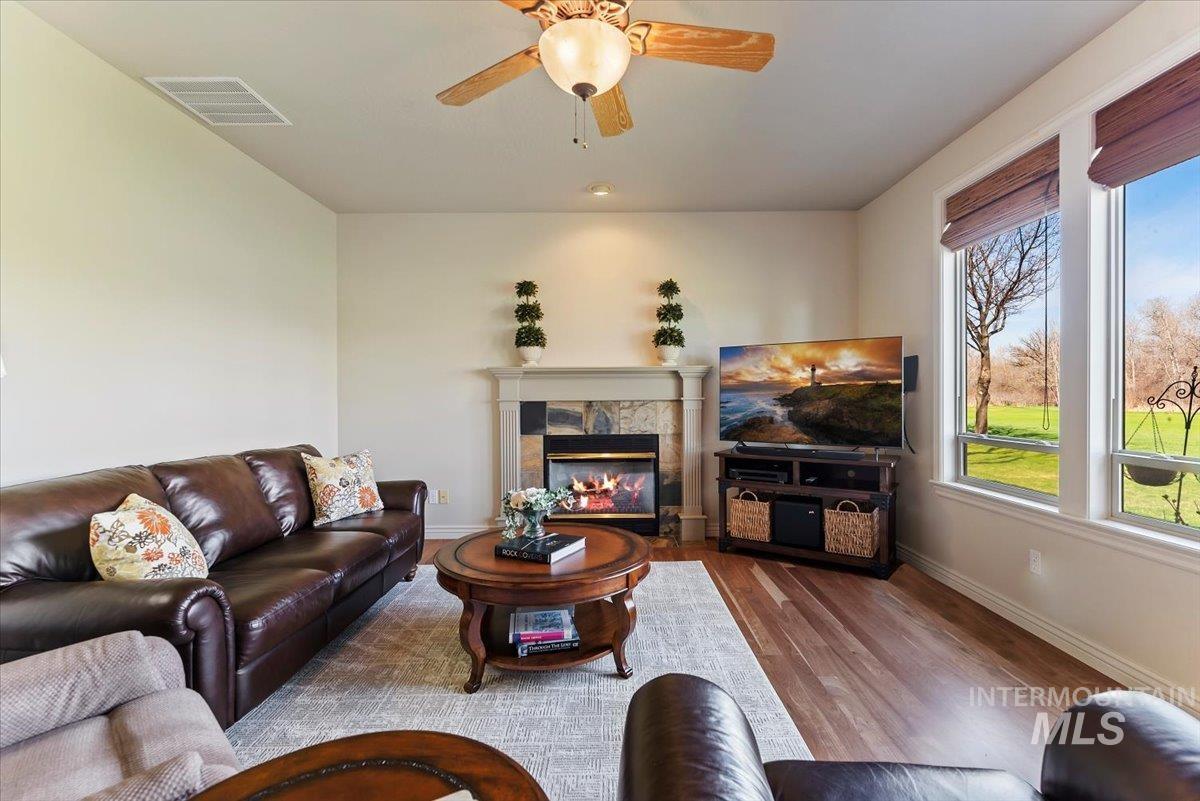 1104 W Colchester Drive, Eagle, Idaho 83616, 4 Bedrooms, 3 Bathrooms, Residential For Sale, Price $1,075,000,MLS 98979415