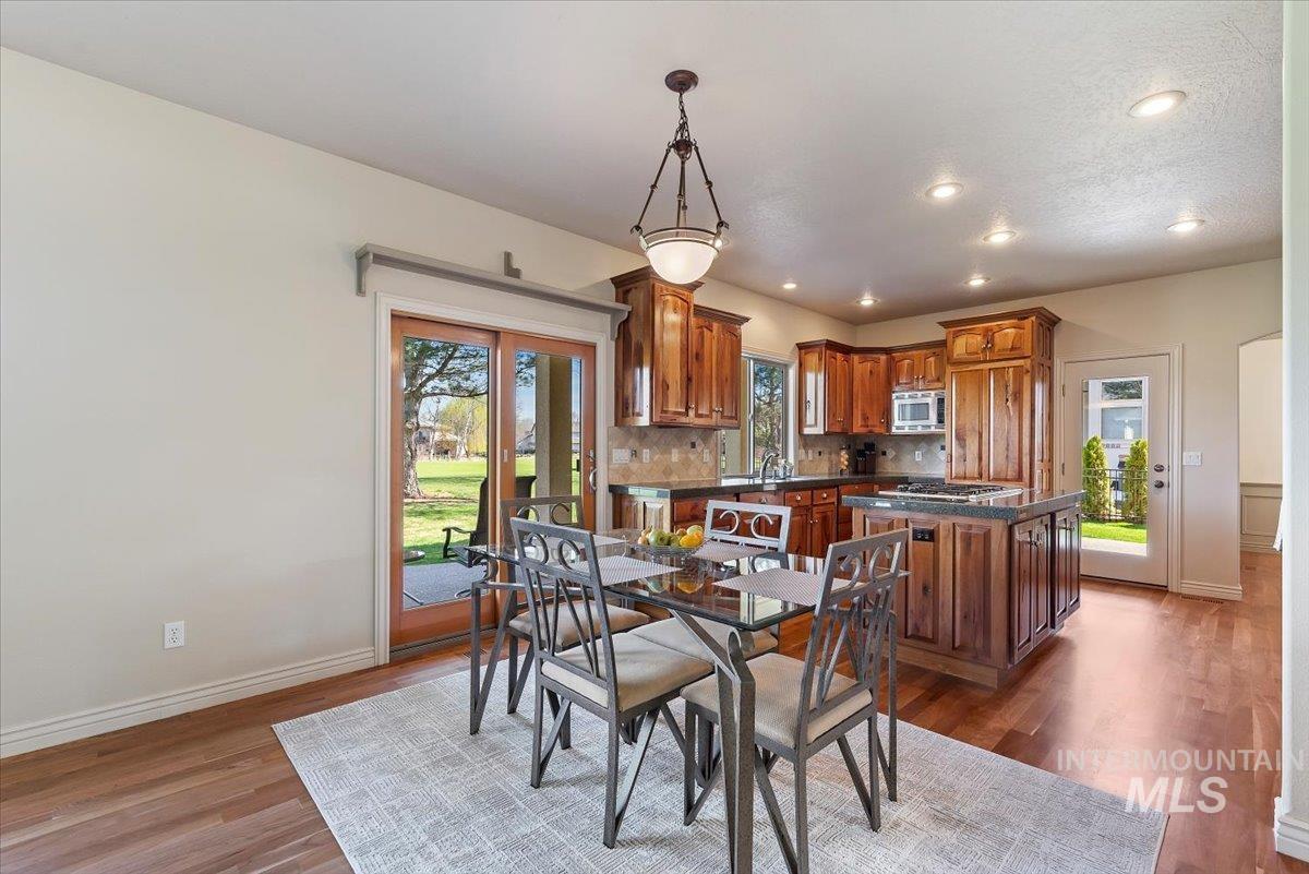 1104 W Colchester Drive, Eagle, Idaho 83616, 4 Bedrooms, 3 Bathrooms, Residential For Sale, Price $1,075,000,MLS 98979415