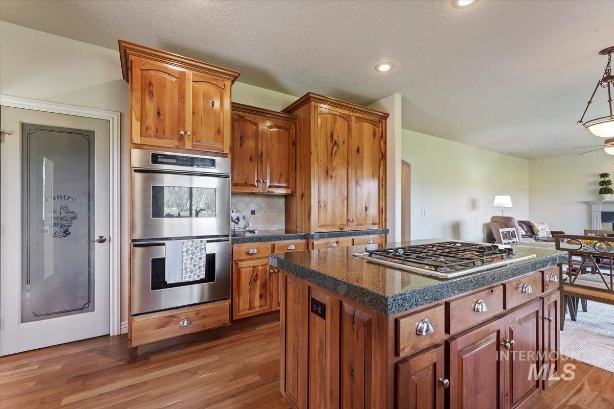 1104 W Colchester Drive, Eagle, Idaho 83616, 4 Bedrooms, 3 Bathrooms, Residential For Sale, Price $1,075,000,MLS 98979415