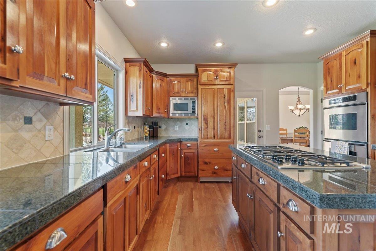 1104 W Colchester Drive, Eagle, Idaho 83616, 4 Bedrooms, 3 Bathrooms, Residential For Sale, Price $1,075,000,MLS 98979415