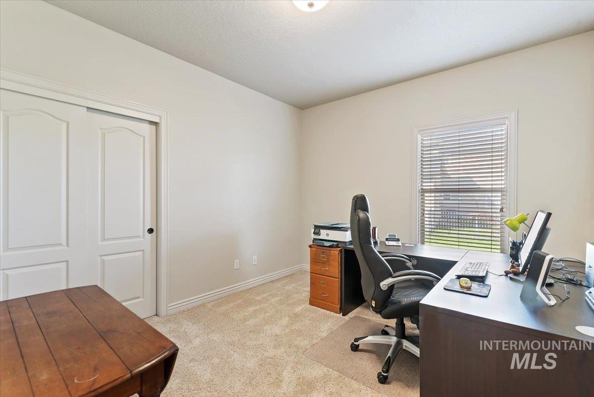 1104 W Colchester Drive, Eagle, Idaho 83616, 4 Bedrooms, 3 Bathrooms, Residential For Sale, Price $1,075,000,MLS 98979415