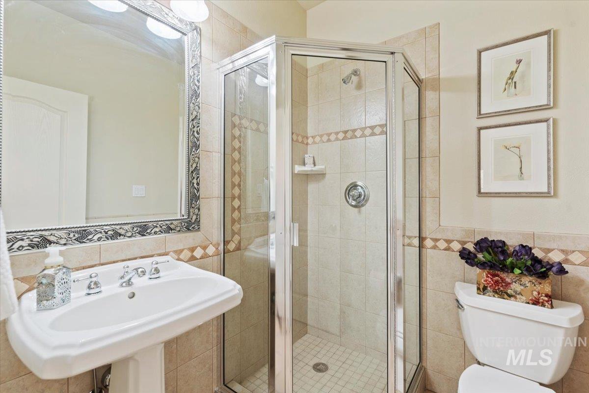 1104 W Colchester Drive, Eagle, Idaho 83616, 4 Bedrooms, 3 Bathrooms, Residential For Sale, Price $1,075,000,MLS 98979415