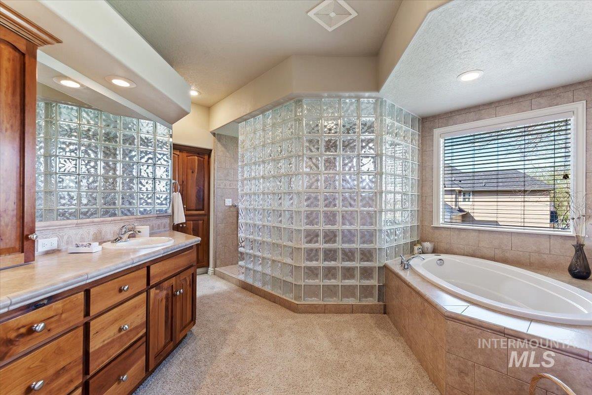 1104 W Colchester Drive, Eagle, Idaho 83616, 4 Bedrooms, 3 Bathrooms, Residential For Sale, Price $1,075,000,MLS 98979415