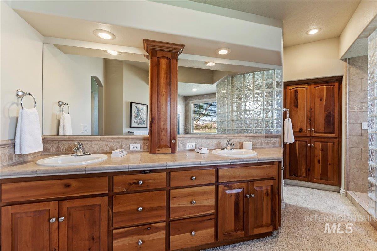 1104 W Colchester Drive, Eagle, Idaho 83616, 4 Bedrooms, 3 Bathrooms, Residential For Sale, Price $1,075,000,MLS 98979415