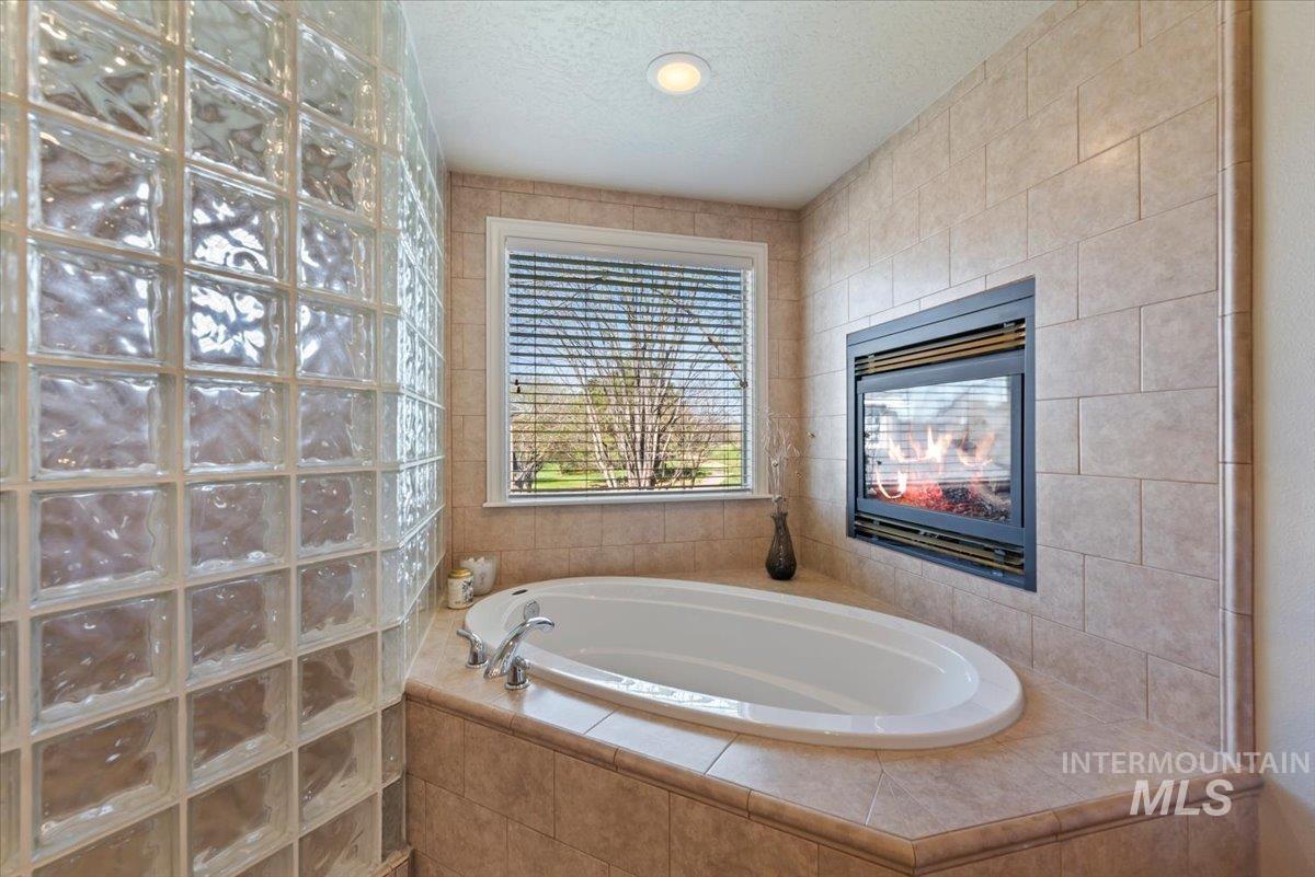 1104 W Colchester Drive, Eagle, Idaho 83616, 4 Bedrooms, 3 Bathrooms, Residential For Sale, Price $1,075,000,MLS 98979415