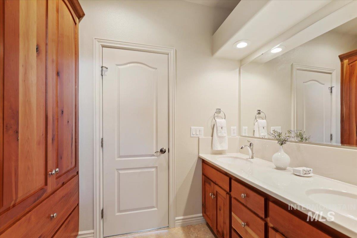 1104 W Colchester Drive, Eagle, Idaho 83616, 4 Bedrooms, 3 Bathrooms, Residential For Sale, Price $1,075,000,MLS 98979415