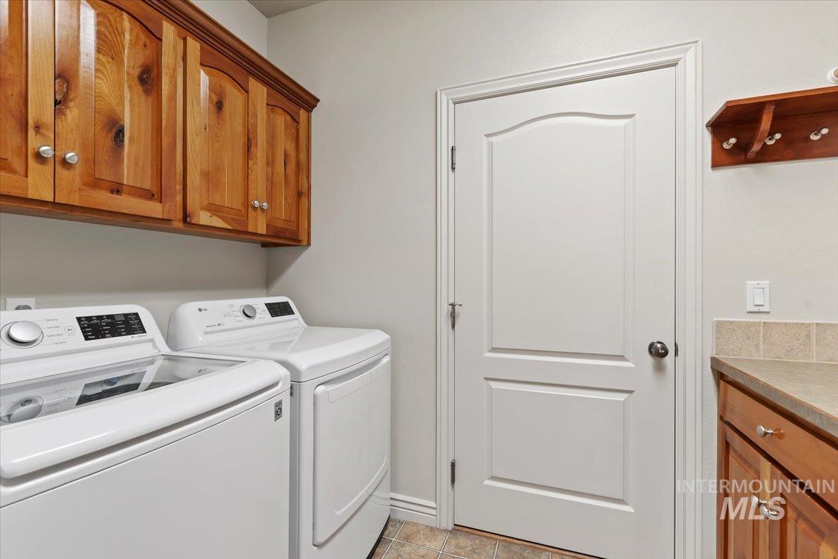 1104 W Colchester Drive, Eagle, Idaho 83616, 4 Bedrooms, 3 Bathrooms, Residential For Sale, Price $1,075,000,MLS 98979415