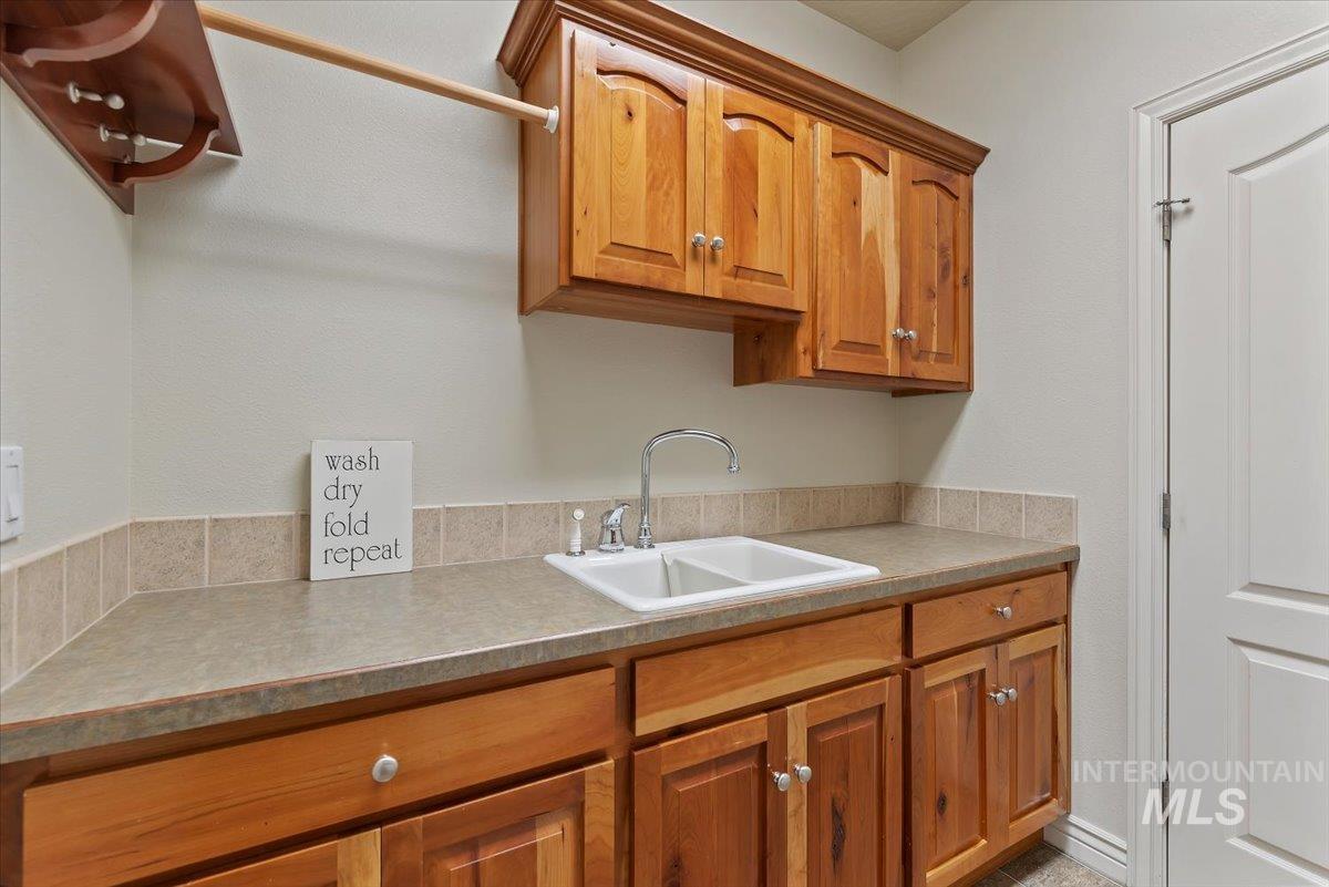 1104 W Colchester Drive, Eagle, Idaho 83616, 4 Bedrooms, 3 Bathrooms, Residential For Sale, Price $1,075,000,MLS 98979415