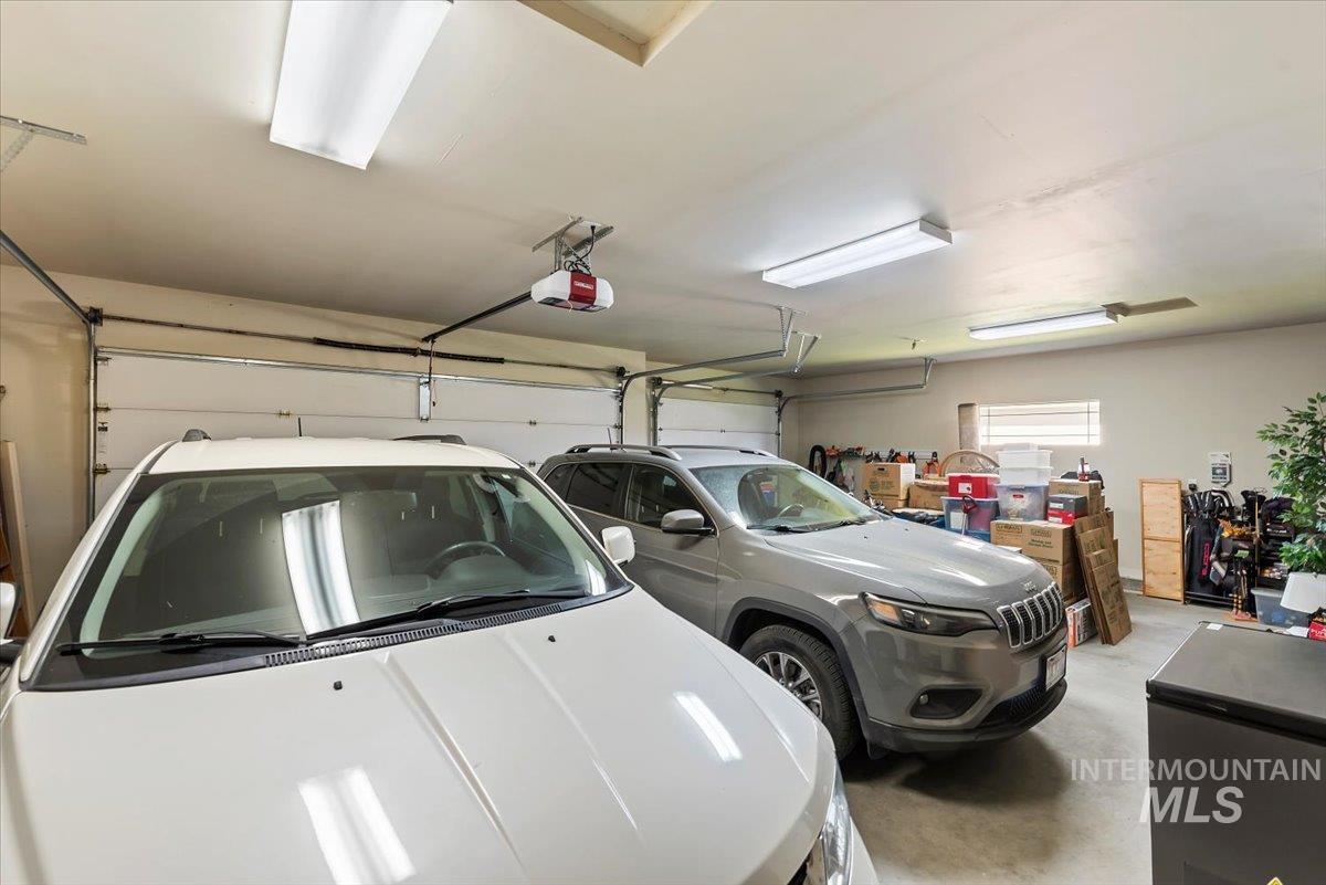 1104 W Colchester Drive, Eagle, Idaho 83616, 4 Bedrooms, 3 Bathrooms, Residential For Sale, Price $1,075,000,MLS 98979415