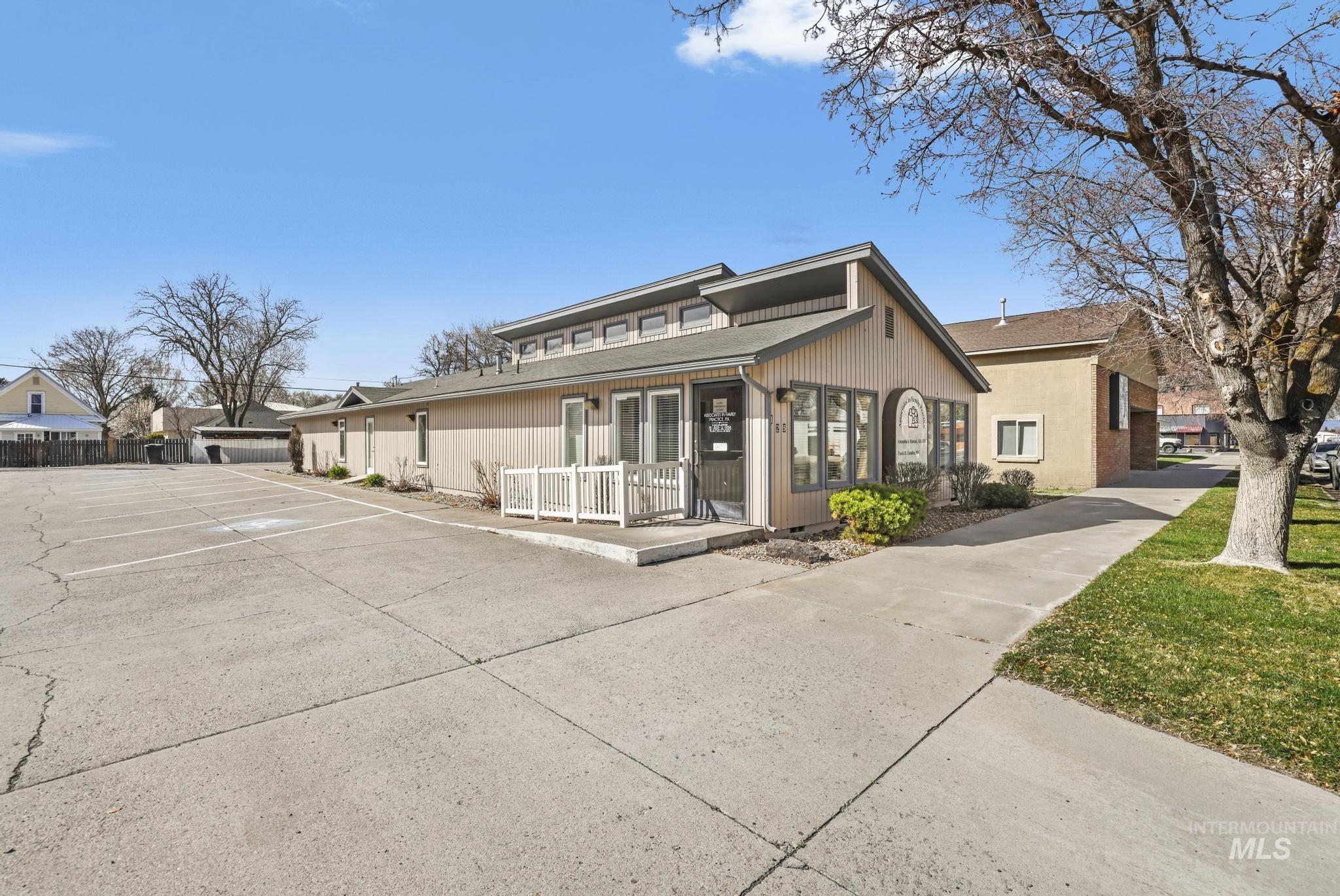 425 Idaho St., Gooding, Idaho 83332, Business/Commercial For Sale, Price $495,000,MLS 98979416