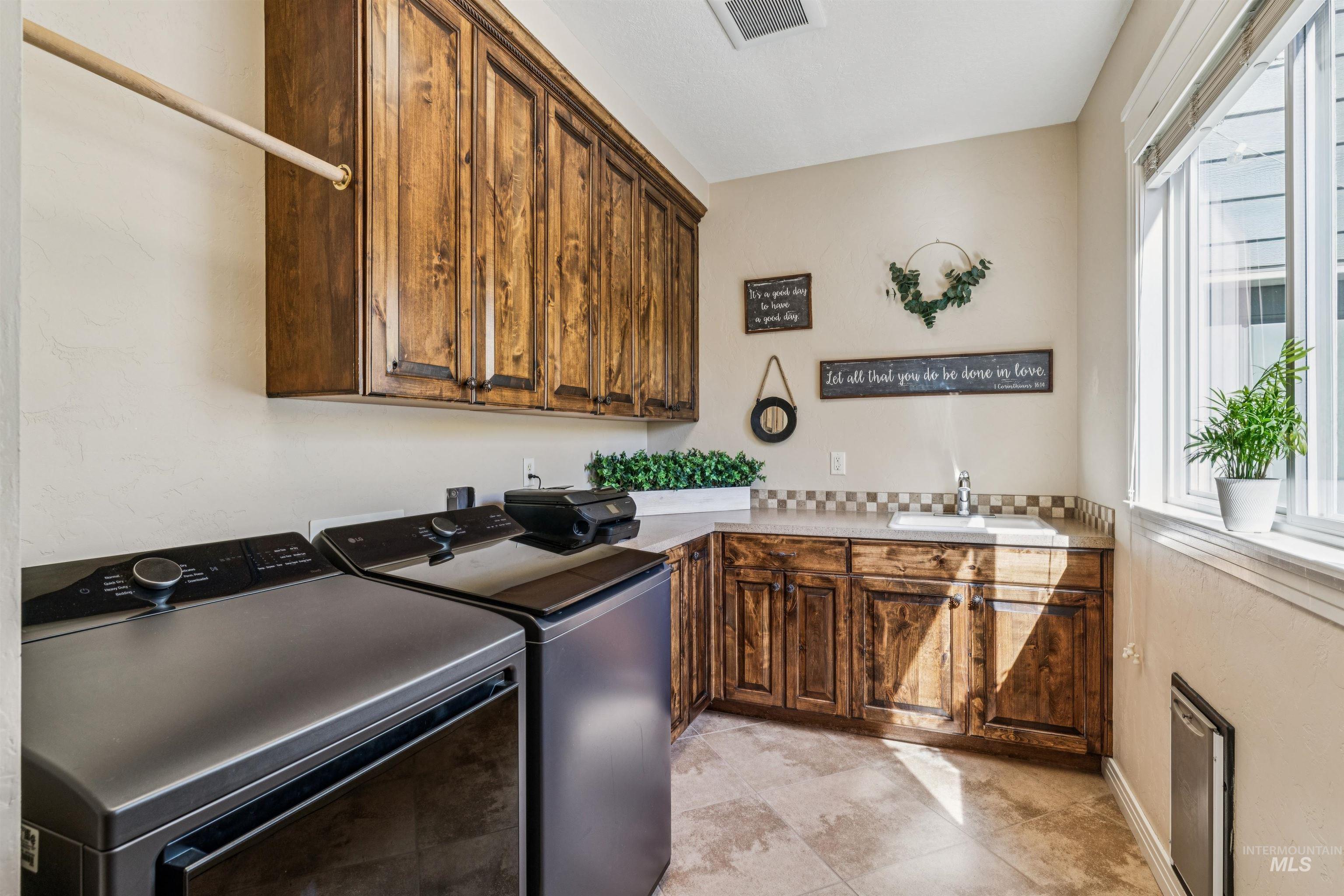 4587 W Clear Field, Eagle, Idaho 83616, 5 Bedrooms, 3.5 Bathrooms, Residential For Sale, Price $1,200,000, 98979421