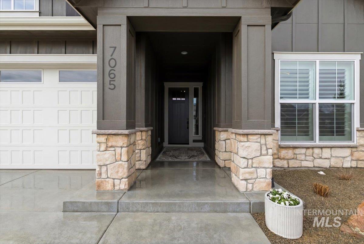 7065 S Zenith Ave, Meridian, Idaho 83642, 3 Bedrooms, 2.5 Bathrooms, Residential For Sale, Price $679,900,MLS 98979423