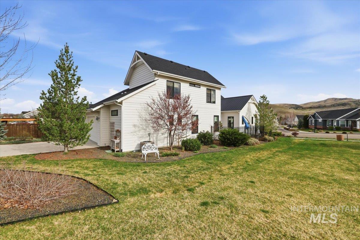 3873 W Hidden Springs Dr, Boise, Idaho 83714, 3 Bedrooms, 2.5 Bathrooms, Residential For Sale, Price $769,900,MLS 98979426