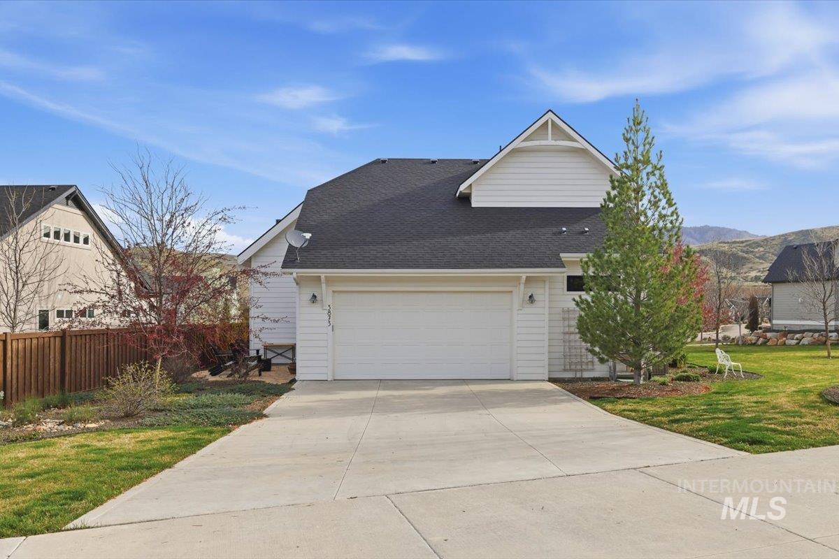 3873 W Hidden Springs Dr, Boise, Idaho 83714, 3 Bedrooms, 2.5 Bathrooms, Residential For Sale, Price $769,900,MLS 98979426