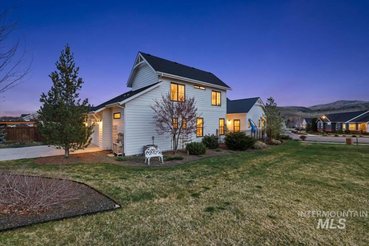 3873 W Hidden Springs Dr, Boise, Idaho 83714, 3 Bedrooms, 2.5 Bathrooms, Residential For Sale, Price $769,900,MLS 98979426