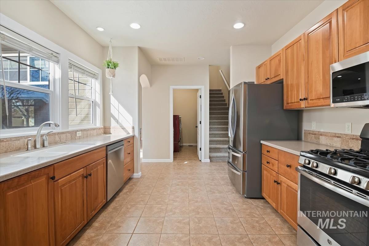191 S Spring Lake Way, Star, Idaho 83669, 3 Bedrooms, 2.5 Bathrooms, Residential For Sale, Price $569,900,MLS 98979428