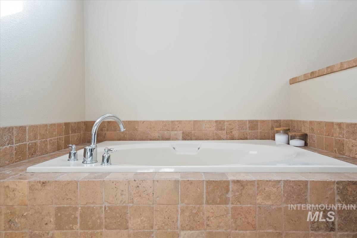 191 S Spring Lake Way, Star, Idaho 83669, 3 Bedrooms, 2.5 Bathrooms, Residential For Sale, Price $569,900,MLS 98979428