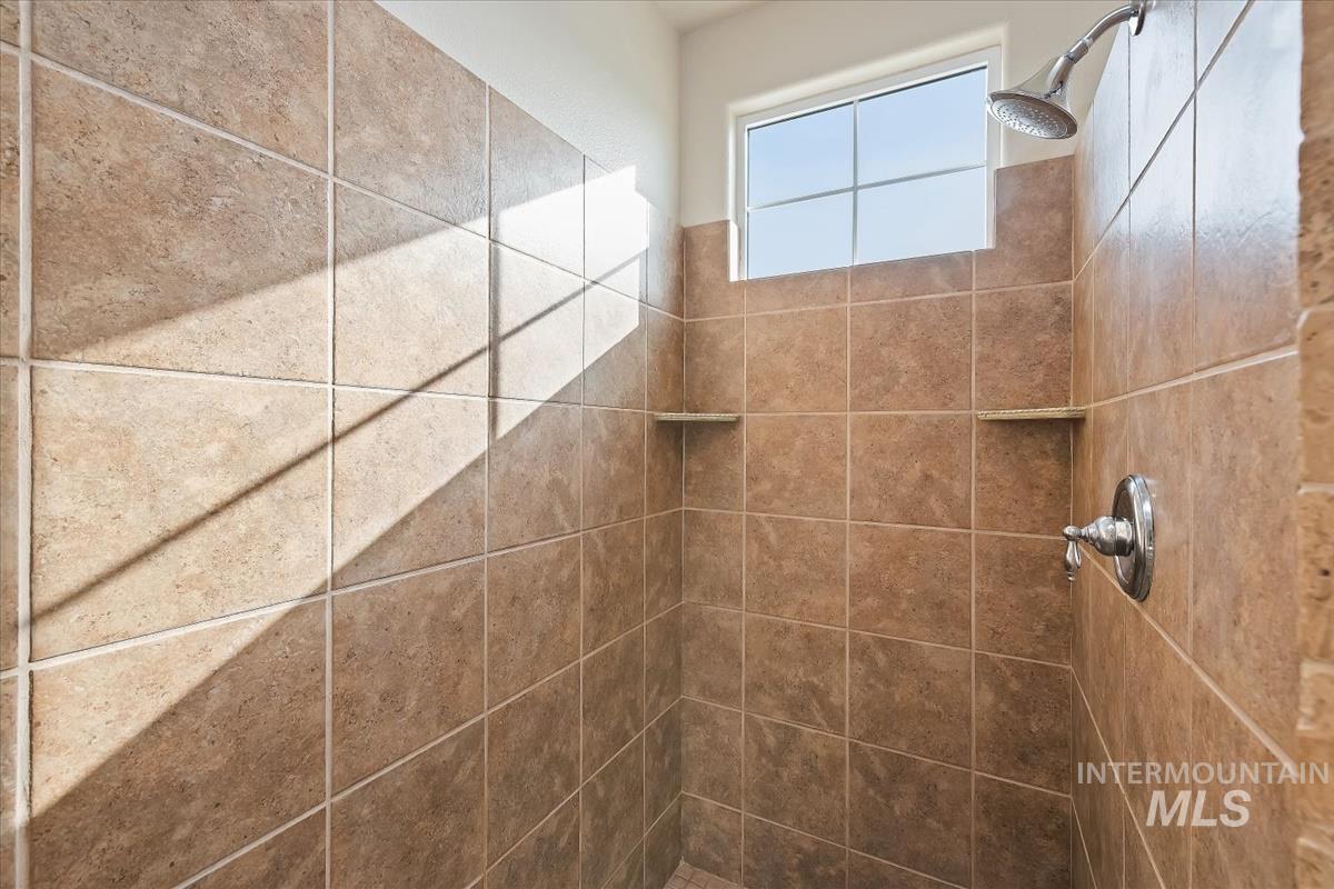191 S Spring Lake Way, Star, Idaho 83669, 3 Bedrooms, 2.5 Bathrooms, Residential For Sale, Price $569,900,MLS 98979428
