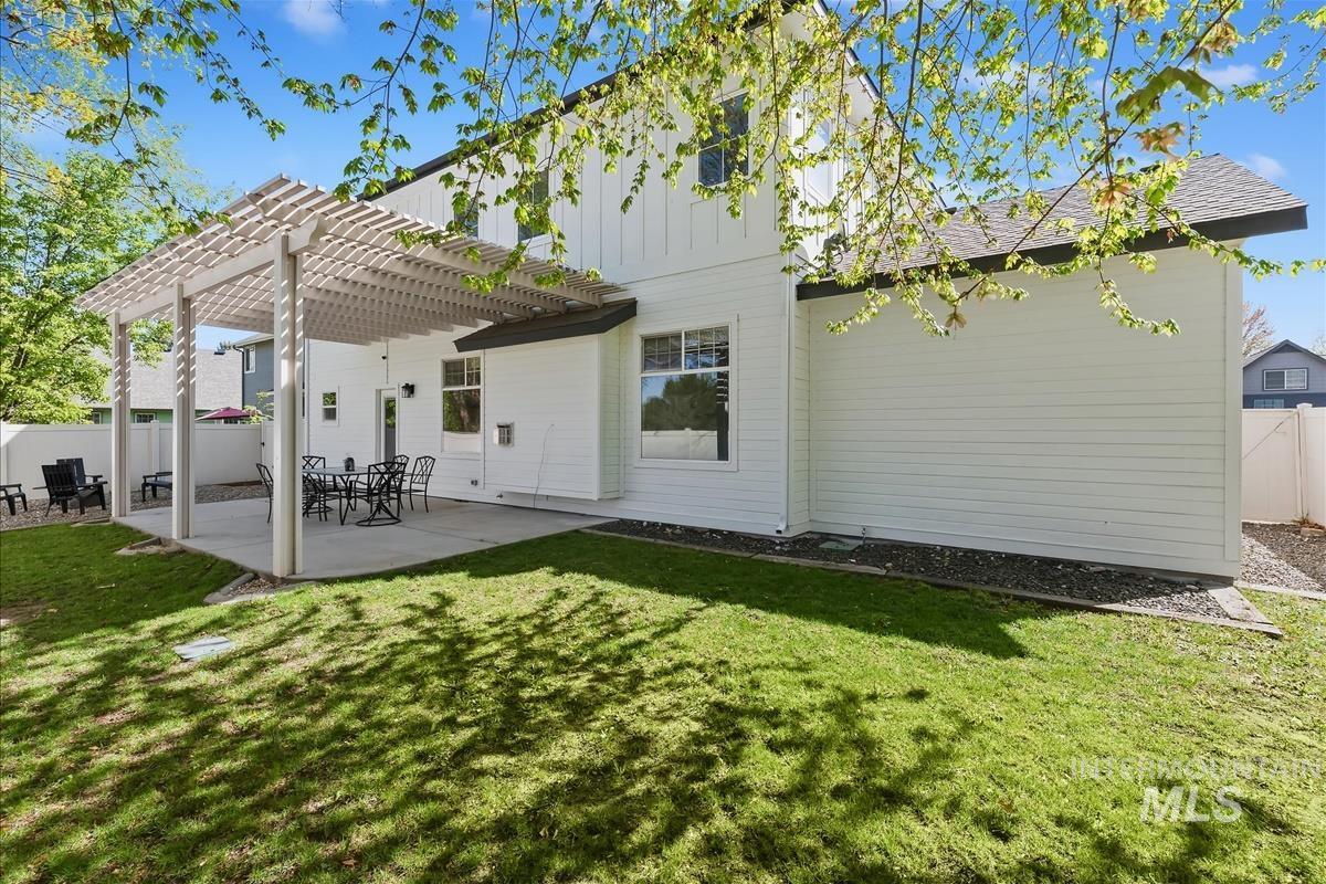 191 S Spring Lake Way, Star, Idaho 83669, 3 Bedrooms, 2.5 Bathrooms, Residential For Sale, Price $569,900,MLS 98979428