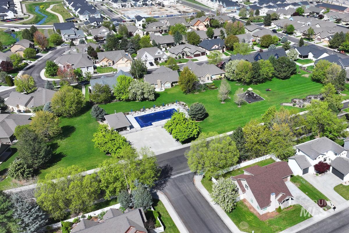 191 S Spring Lake Way, Star, Idaho 83669, 3 Bedrooms, 2.5 Bathrooms, Residential For Sale, Price $569,900,MLS 98979428