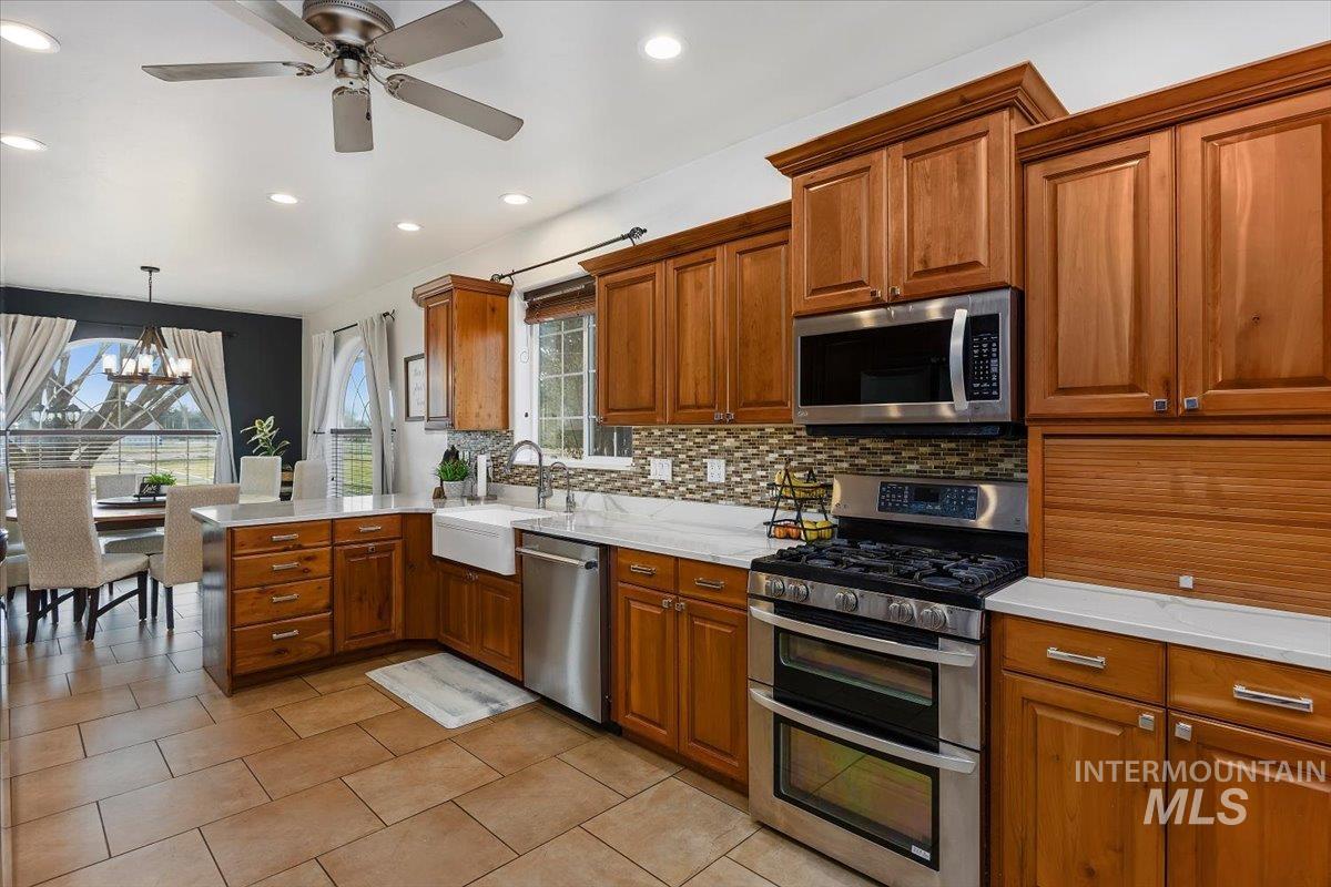 1624 Sunflower Lane, Twin Falls, Idaho 83301, 4 Bedrooms, 3.5 Bathrooms, Residential For Sale, Price $699,000,MLS 98979435