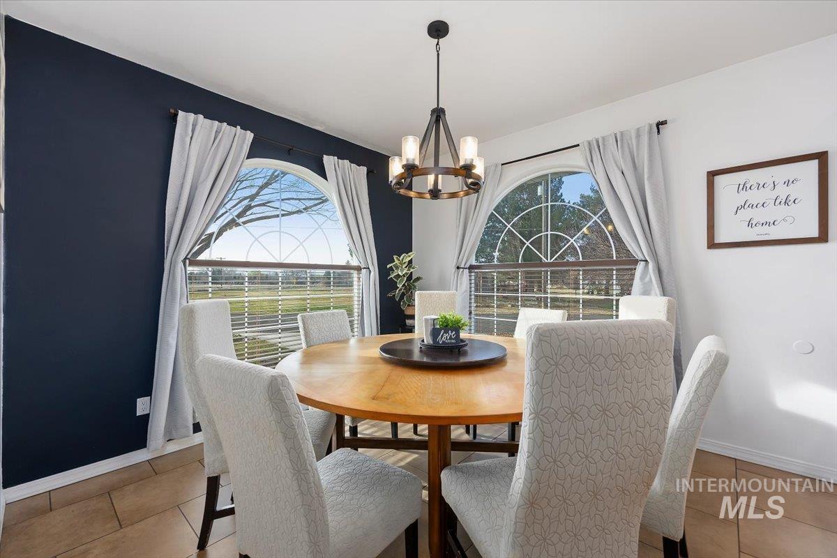 1624 Sunflower Lane, Twin Falls, Idaho 83301, 4 Bedrooms, 3.5 Bathrooms, Residential For Sale, Price $699,000,MLS 98979435