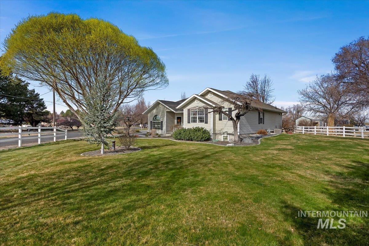 1624 Sunflower Lane, Twin Falls, Idaho 83301, 4 Bedrooms, 3.5 Bathrooms, Residential For Sale, Price $699,000,MLS 98979435