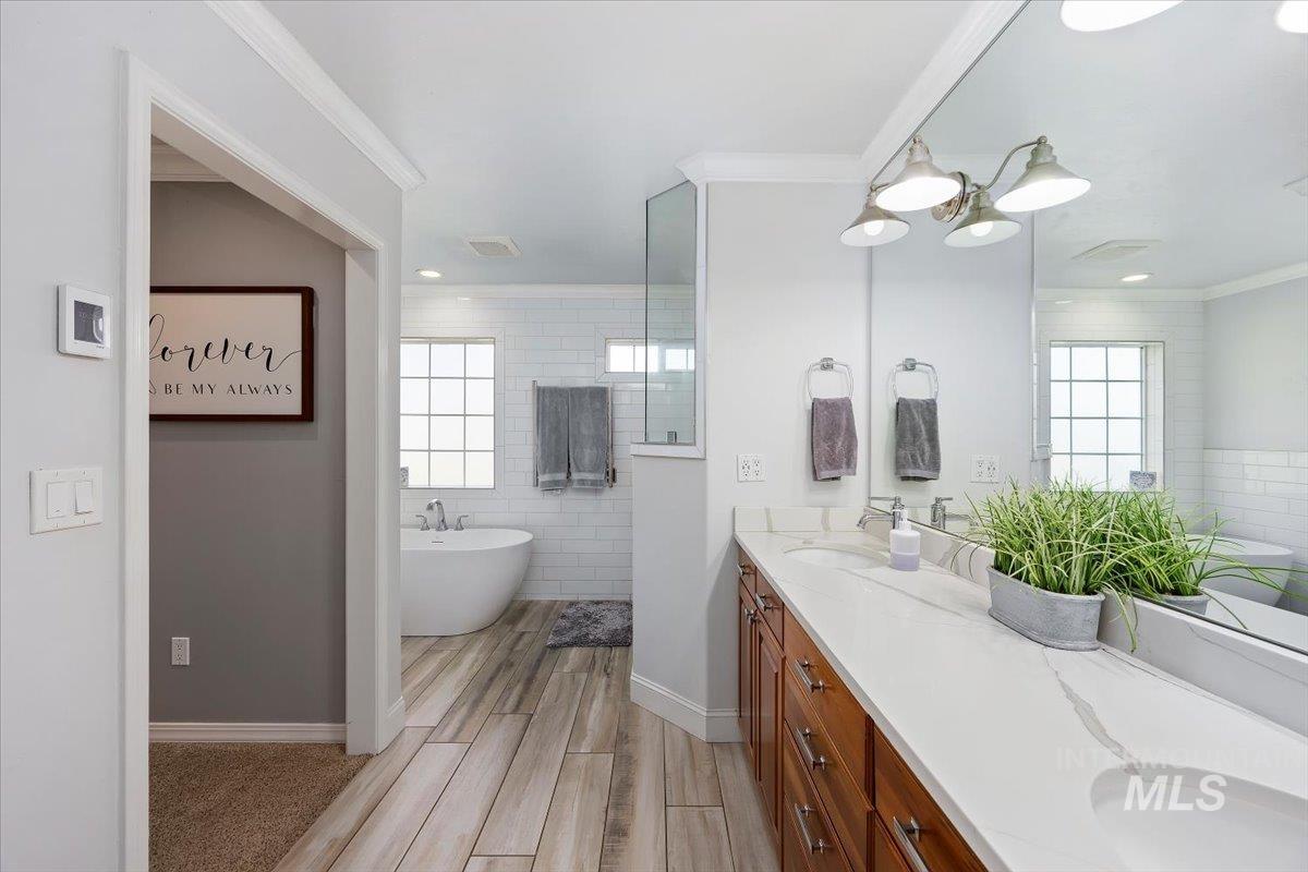 1624 Sunflower Lane, Twin Falls, Idaho 83301, 4 Bedrooms, 3.5 Bathrooms, Residential For Sale, Price $699,000,MLS 98979435