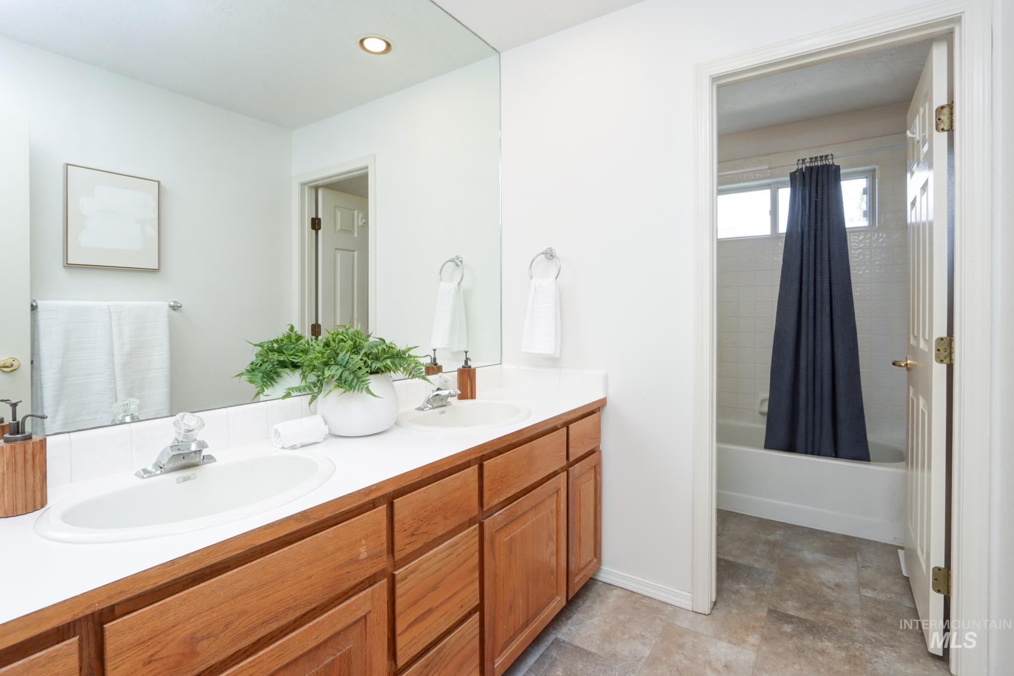 8037 W Innsbrook Ct, Boise, Idaho 83704, 3 Bedrooms, 2.5 Bathrooms, Residential For Sale, Price $719,900,MLS 98979436