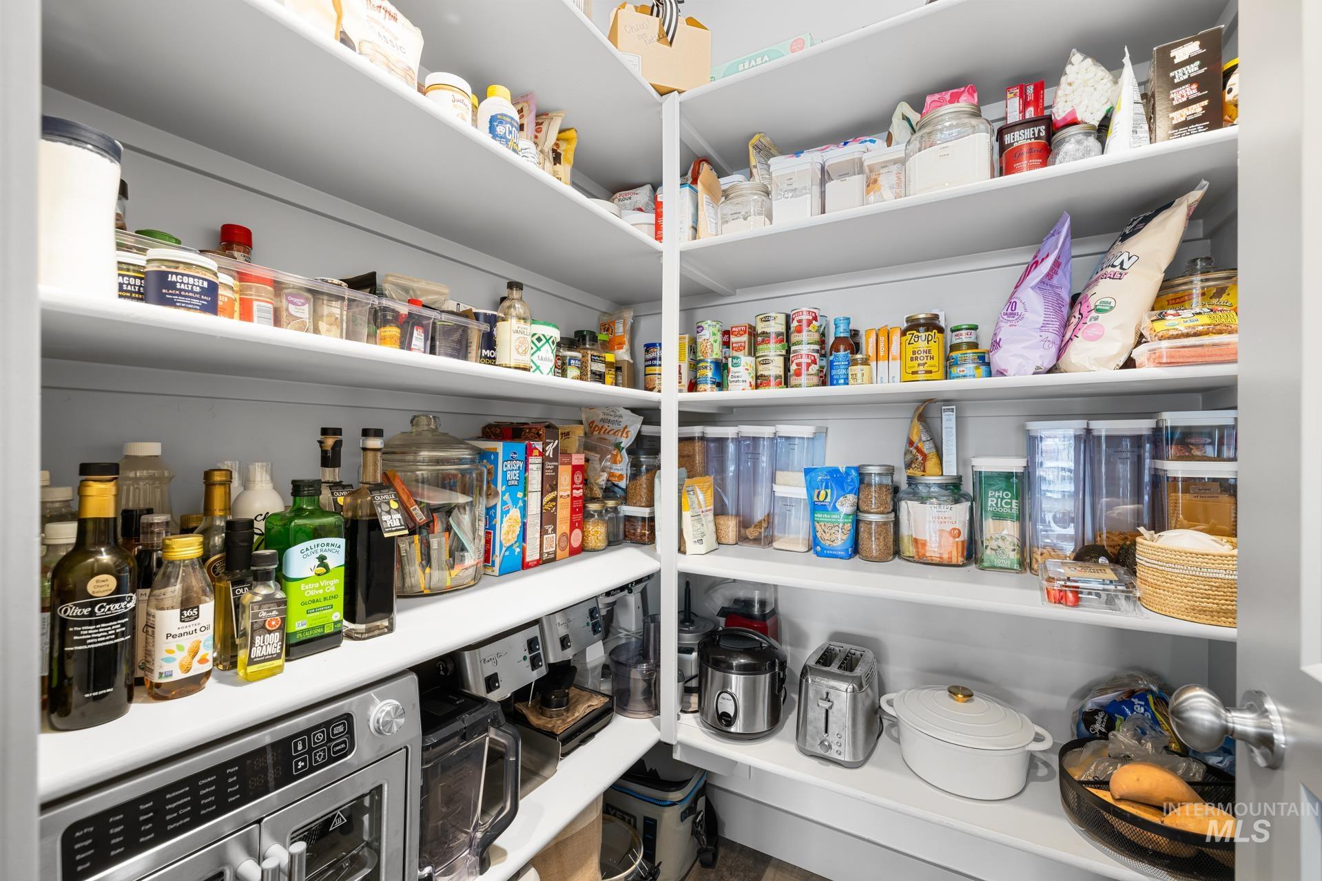 4198 E Wolf Tree St, Boise, Idaho 83716, 3 Bedrooms, 3.5 Bathrooms, Residential For Sale, Price $655,000,MLS 98979441