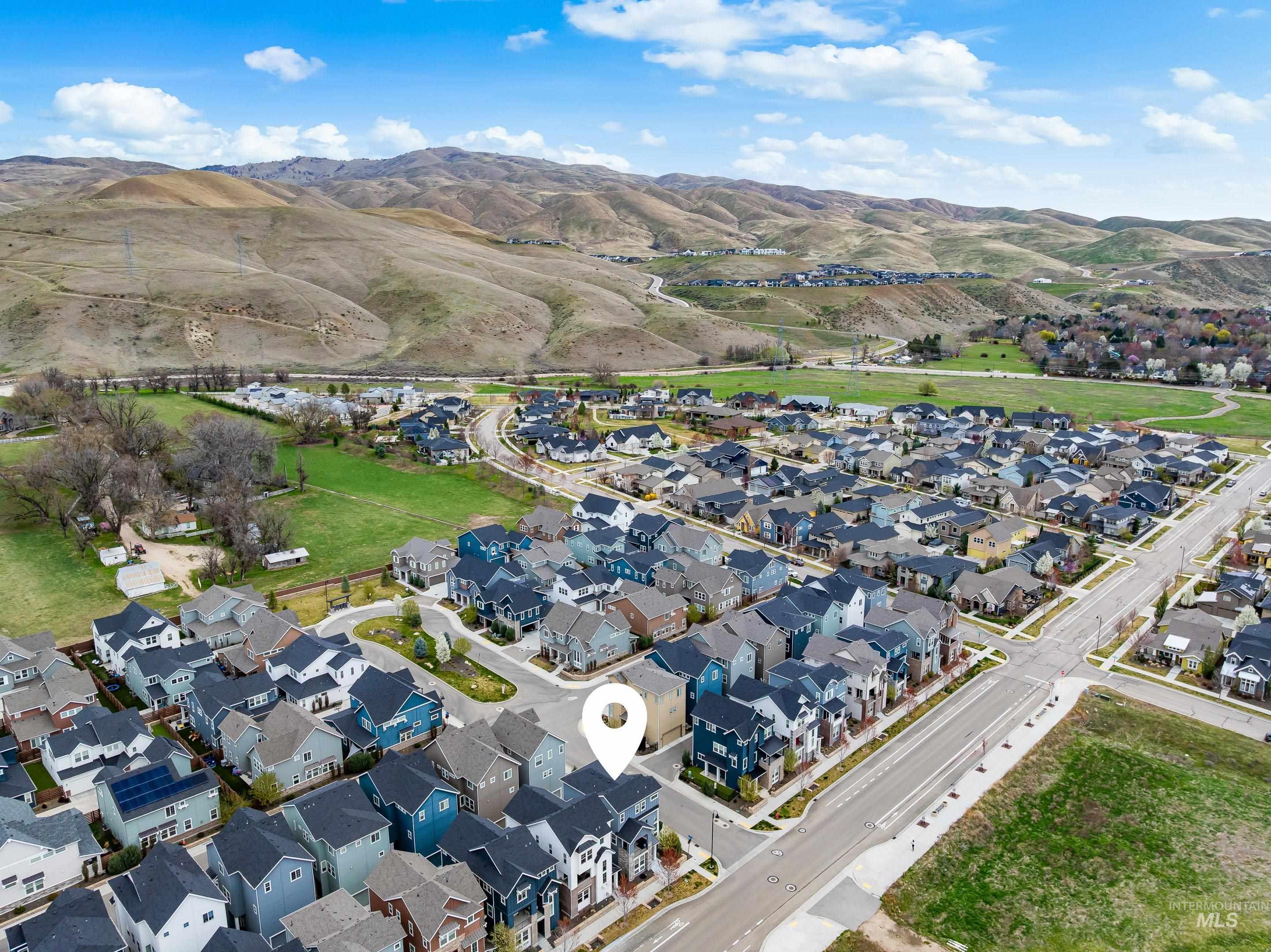 4198 E Wolf Tree St, Boise, Idaho 83716, 3 Bedrooms, 3.5 Bathrooms, Residential For Sale, Price $655,000,MLS 98979441