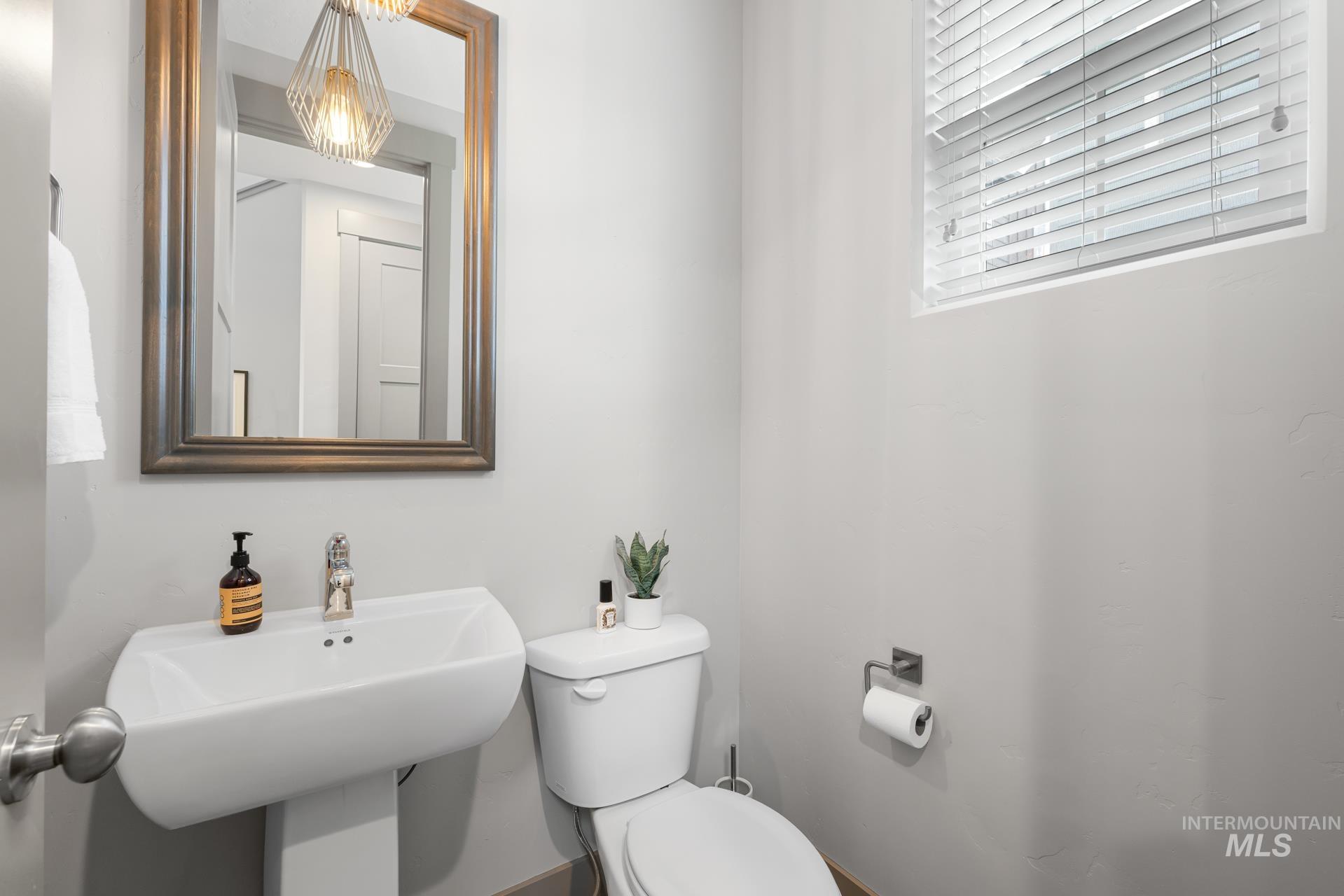 4198 E Wolf Tree St, Boise, Idaho 83716, 3 Bedrooms, 3.5 Bathrooms, Residential For Sale, Price $655,000,MLS 98979441