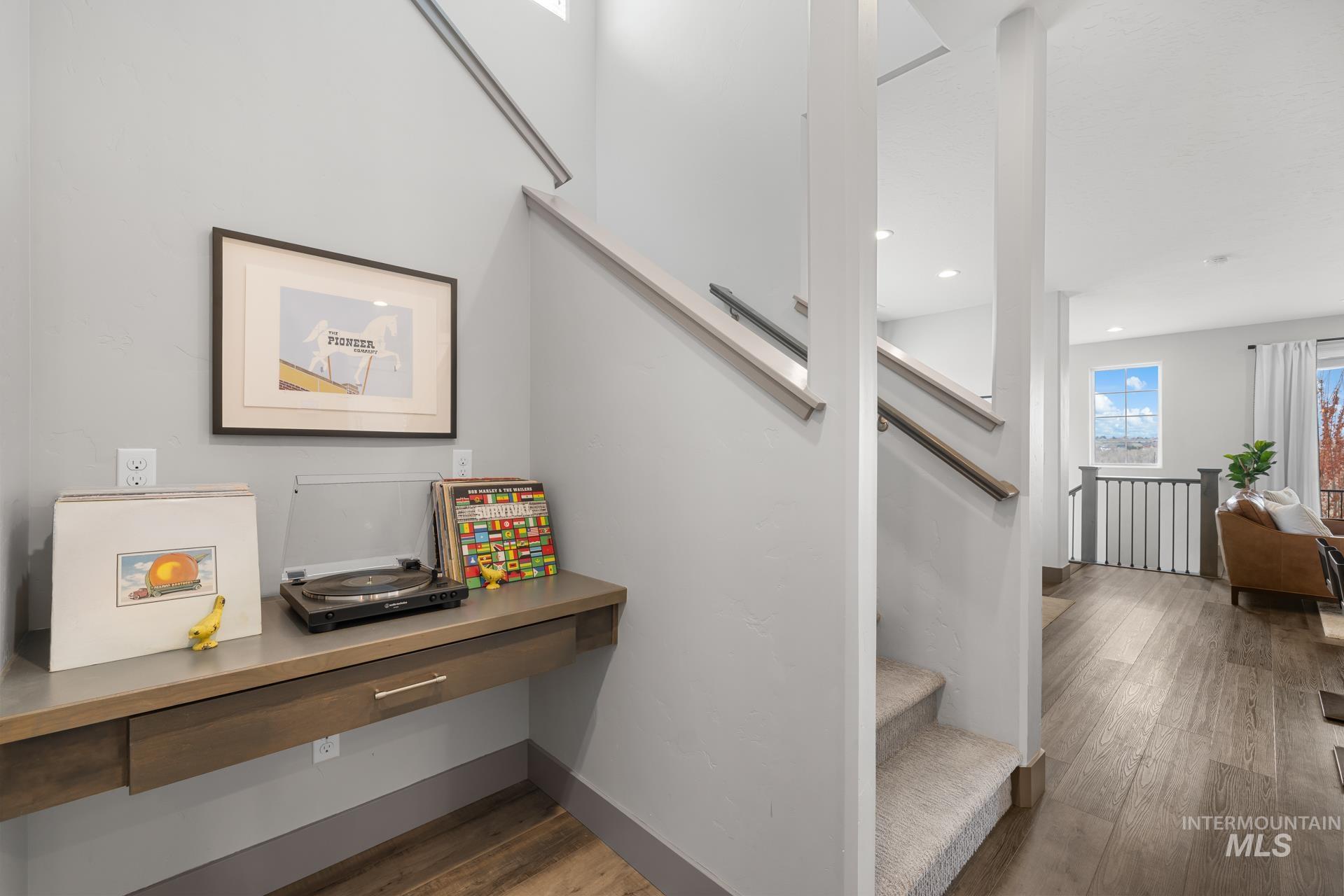 4198 E Wolf Tree St, Boise, Idaho 83716, 3 Bedrooms, 3.5 Bathrooms, Residential For Sale, Price $655,000,MLS 98979441