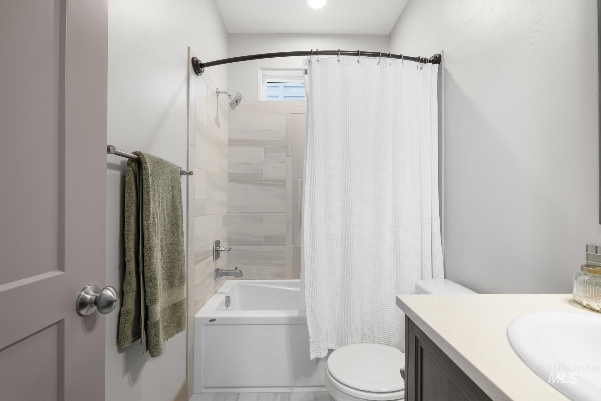 4198 E Wolf Tree St, Boise, Idaho 83716, 3 Bedrooms, 3.5 Bathrooms, Residential For Sale, Price $655,000,MLS 98979441