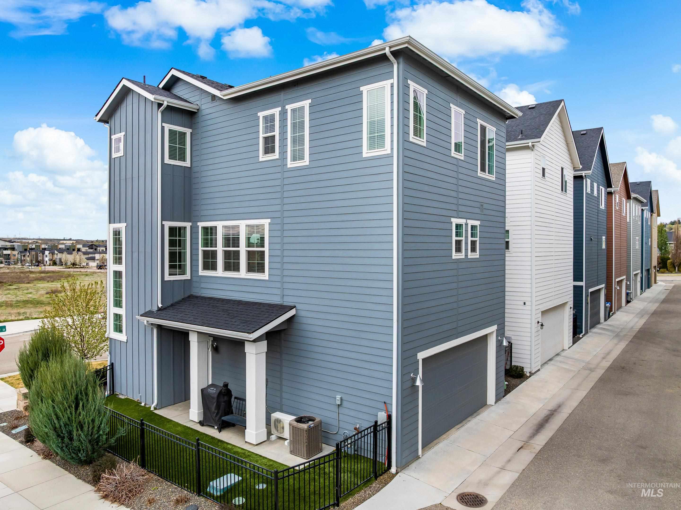 4198 E Wolf Tree St, Boise, Idaho 83716, 3 Bedrooms, 3.5 Bathrooms, Residential For Sale, Price $655,000,MLS 98979441