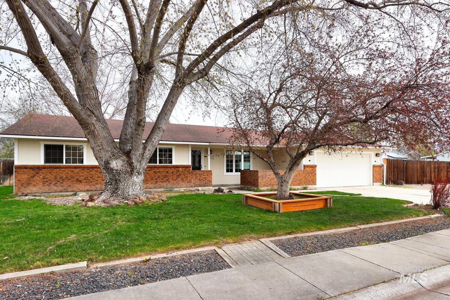 9160 W Austin St, Garden City, Idaho 83714-1508, 4 Bedrooms, 3 Bathrooms, Residential For Sale, Price $465,000,MLS 98979443