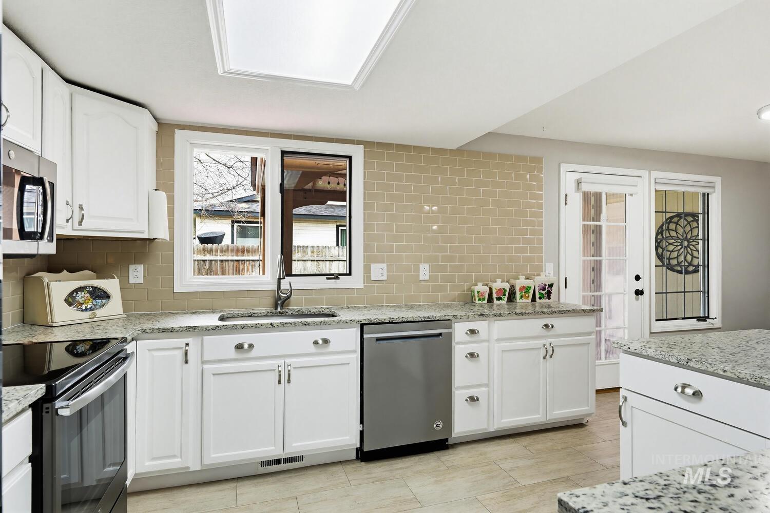 9160 W Austin St, Garden City, Idaho 83714-1508, 4 Bedrooms, 3 Bathrooms, Residential For Sale, Price $465,000,MLS 98979443